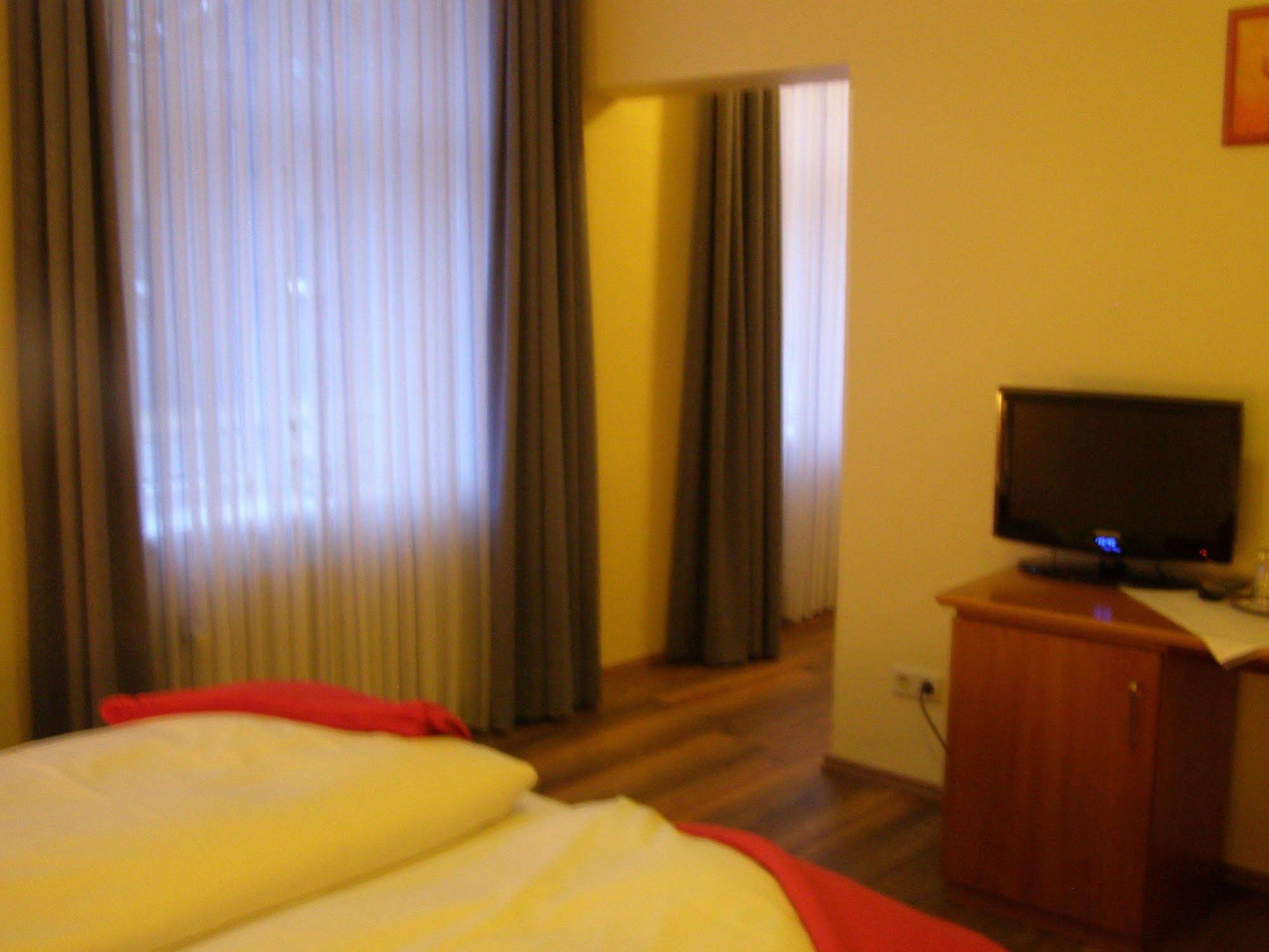 Hotel Fährhaus Niederkleveez