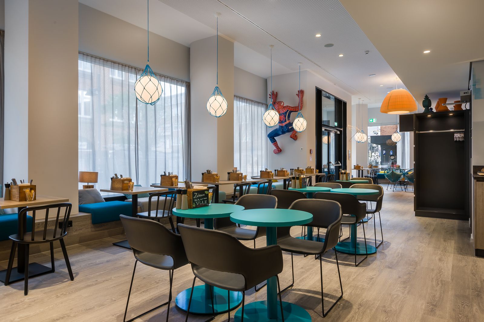 Holiday Inn - the niu, Welly Kiel