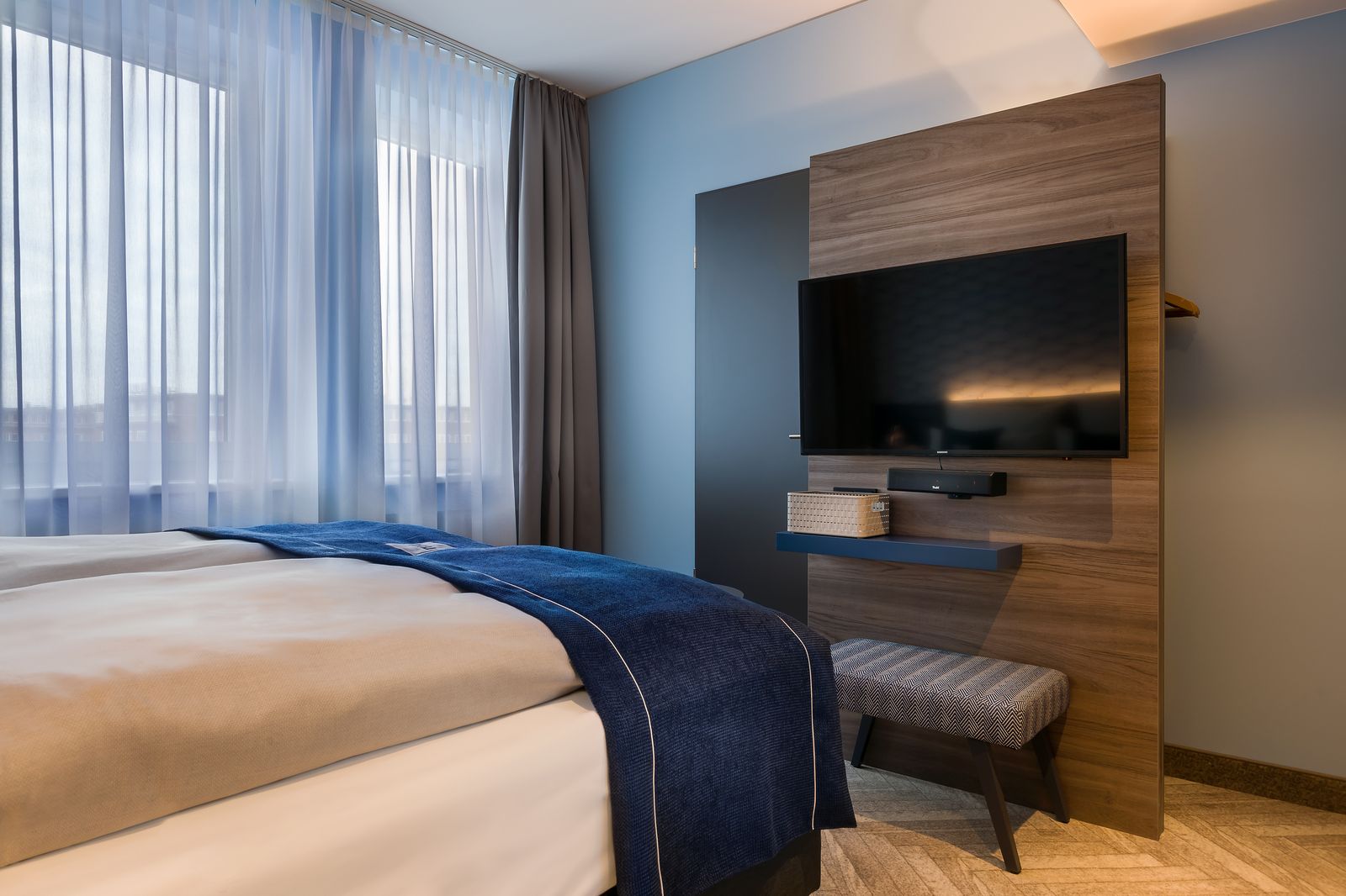 Holiday Inn - the niu, Welly Kiel