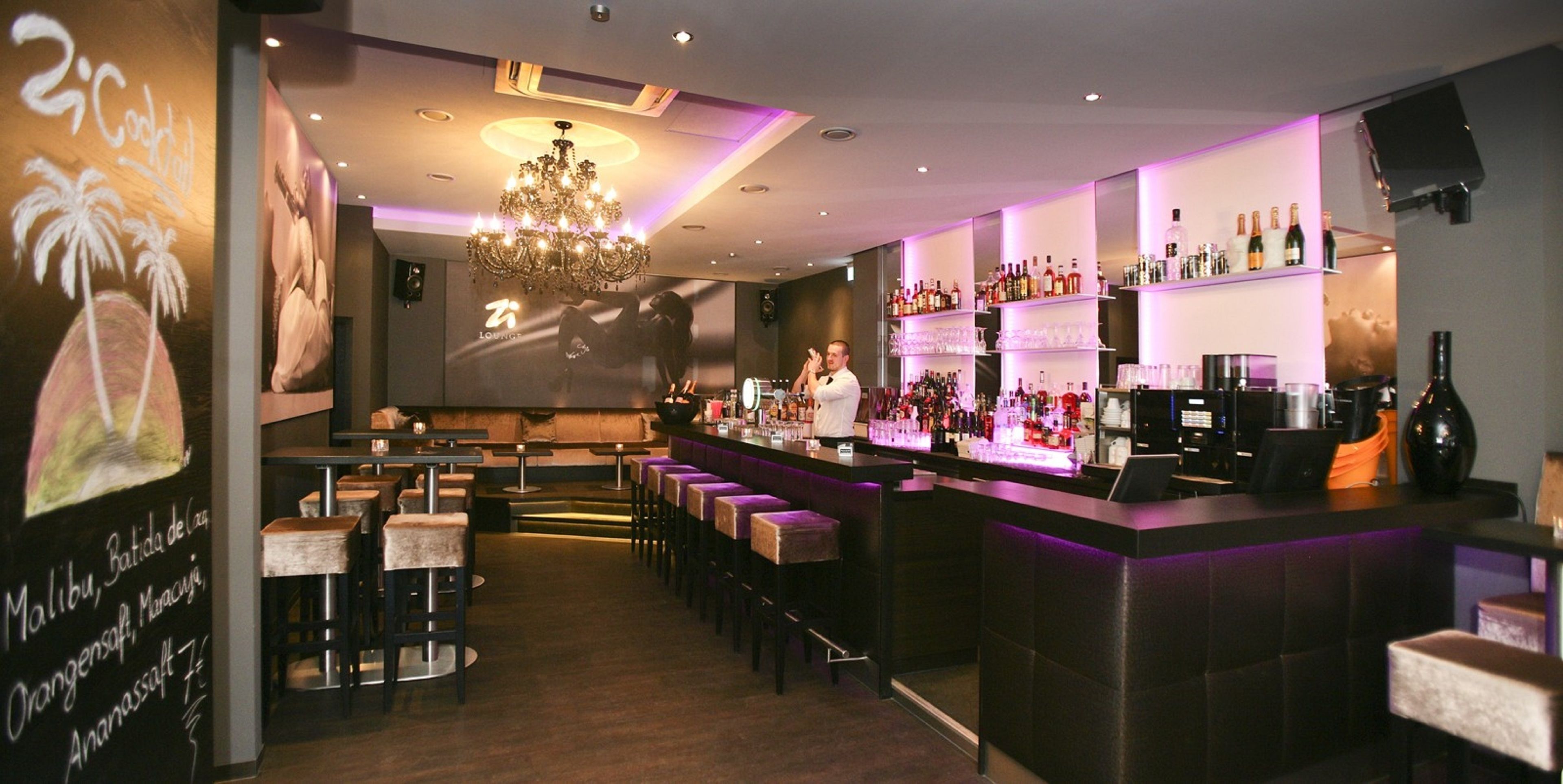 Zi Hotel & Lounge