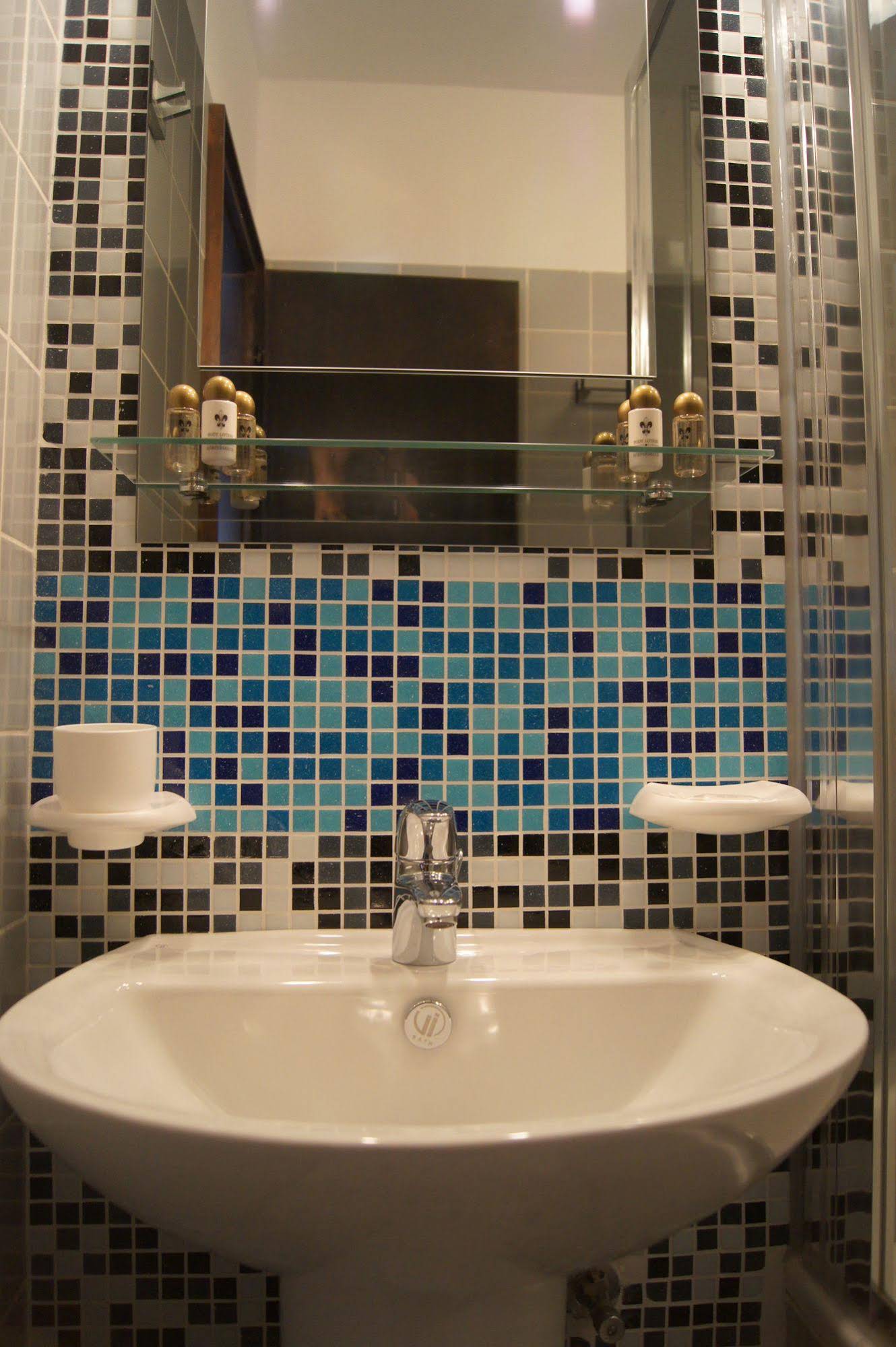 Base I Hotel