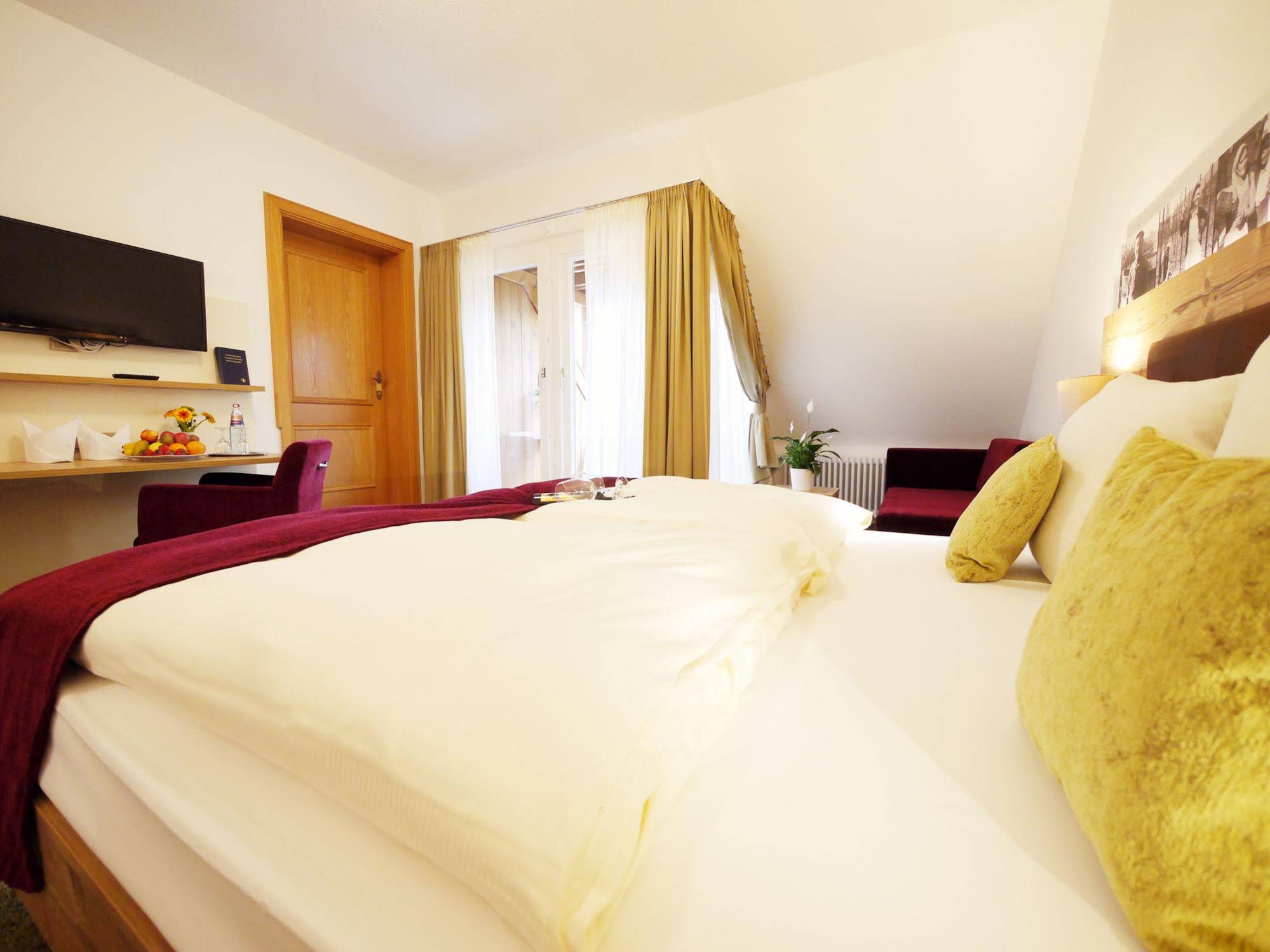Kreuz-Post Hotel-Restaurant-Spa