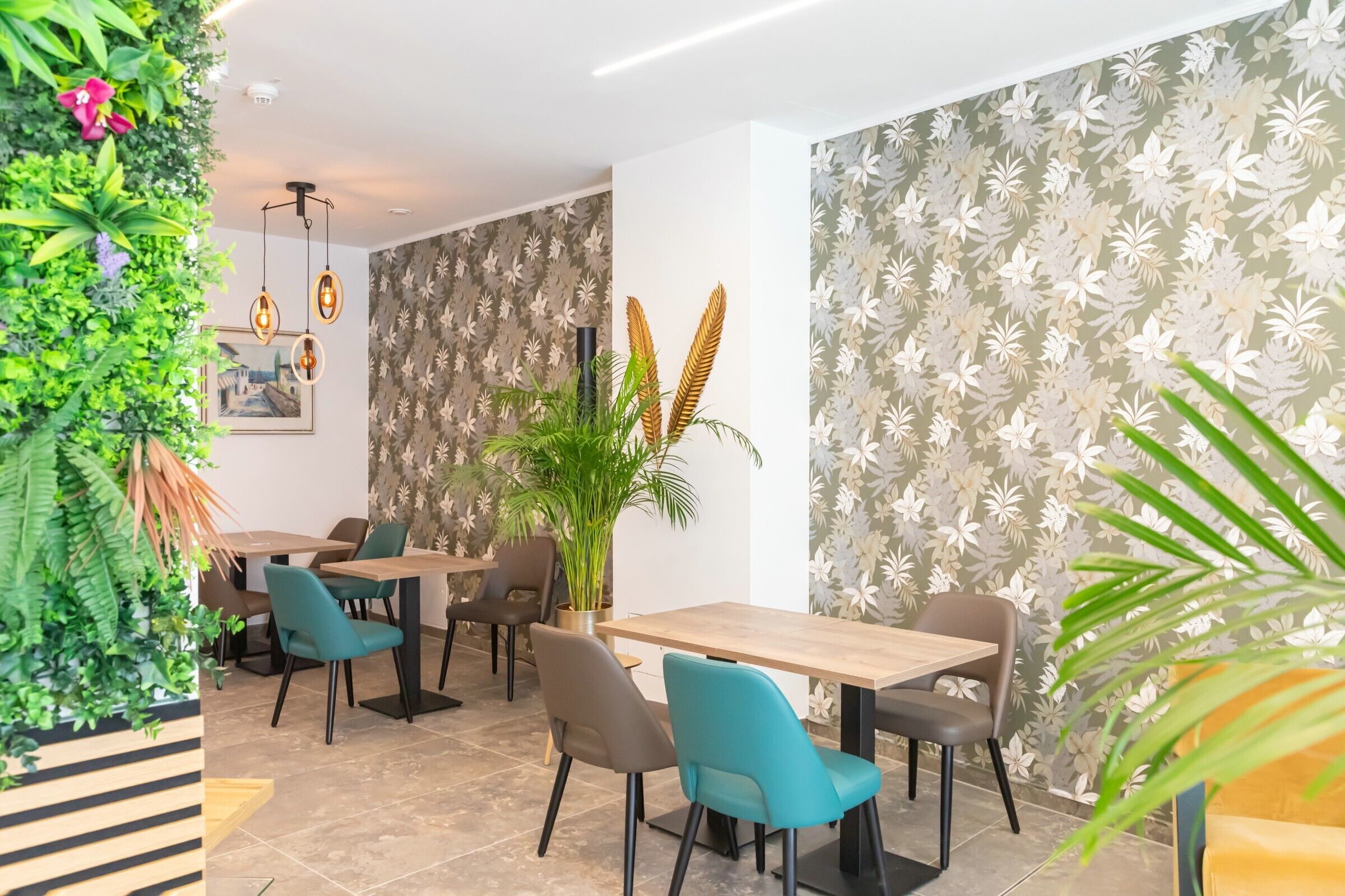 Central Hotel & Lounge