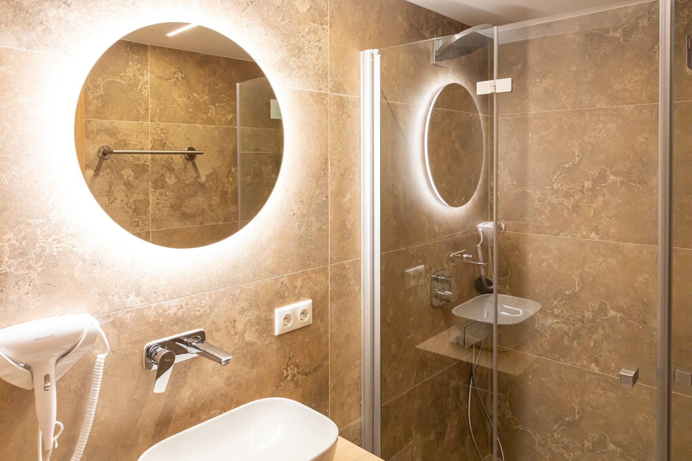 Central Hotel & Lounge