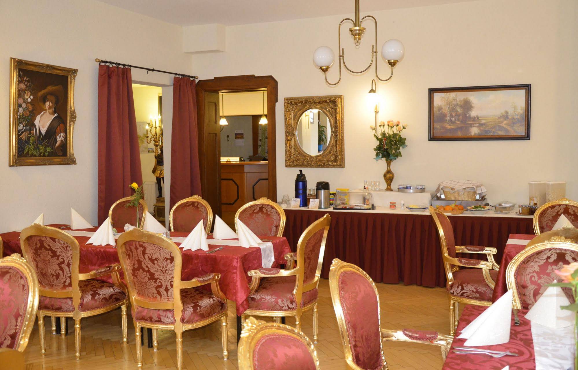 Hotel Restaurant Zur Hallenburg