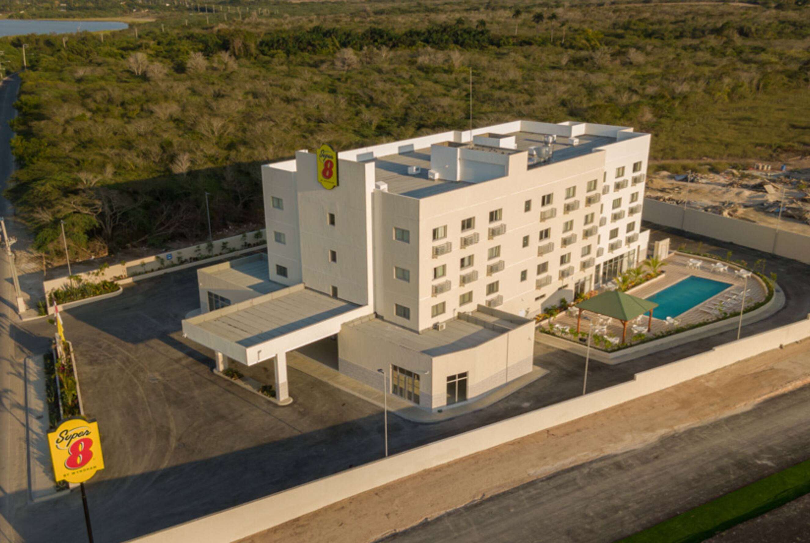 Super 8 by Wyndham Manzanillo