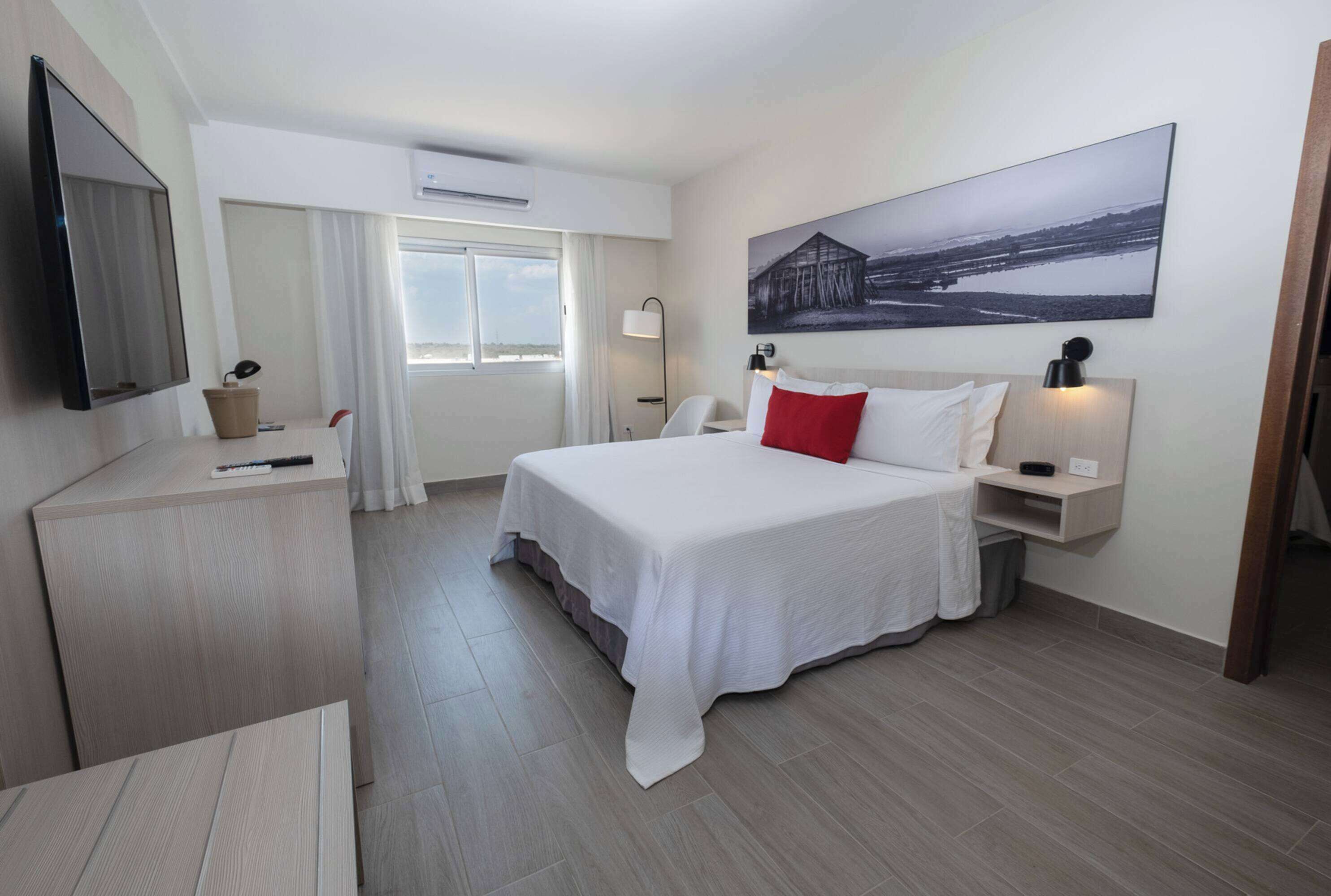 Super 8 by Wyndham Manzanillo