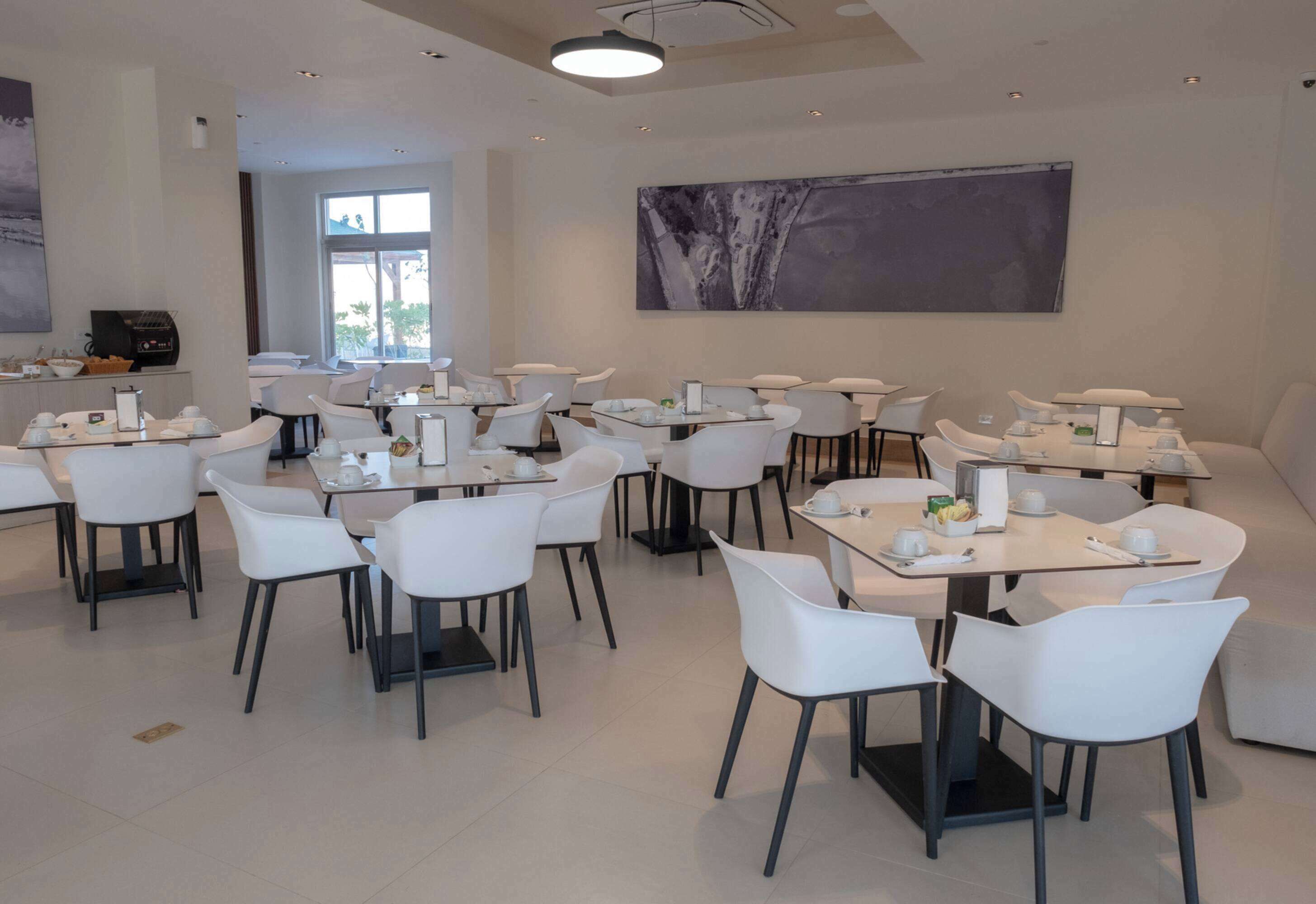 Super 8 by Wyndham Manzanillo