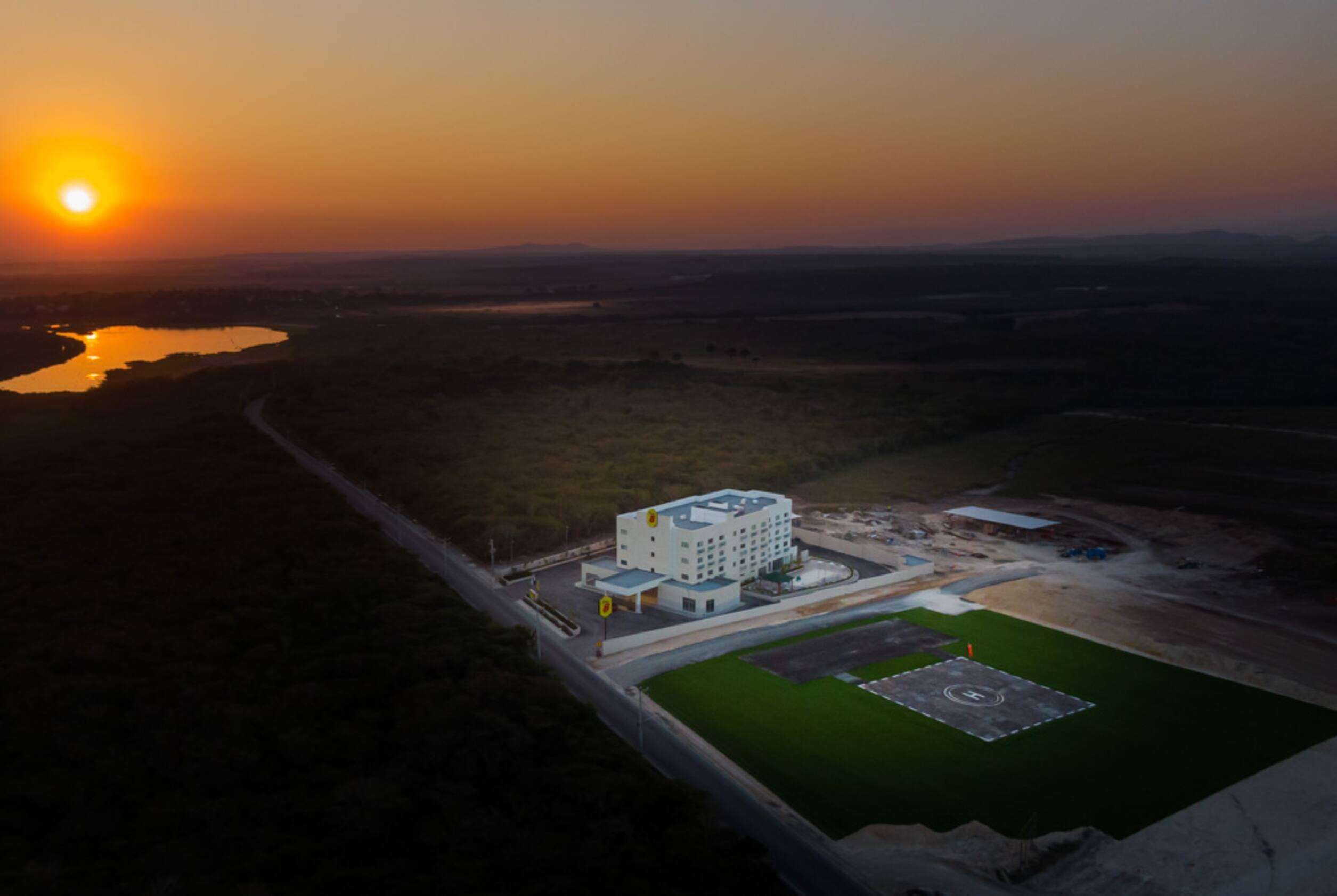 Super 8 by Wyndham Manzanillo