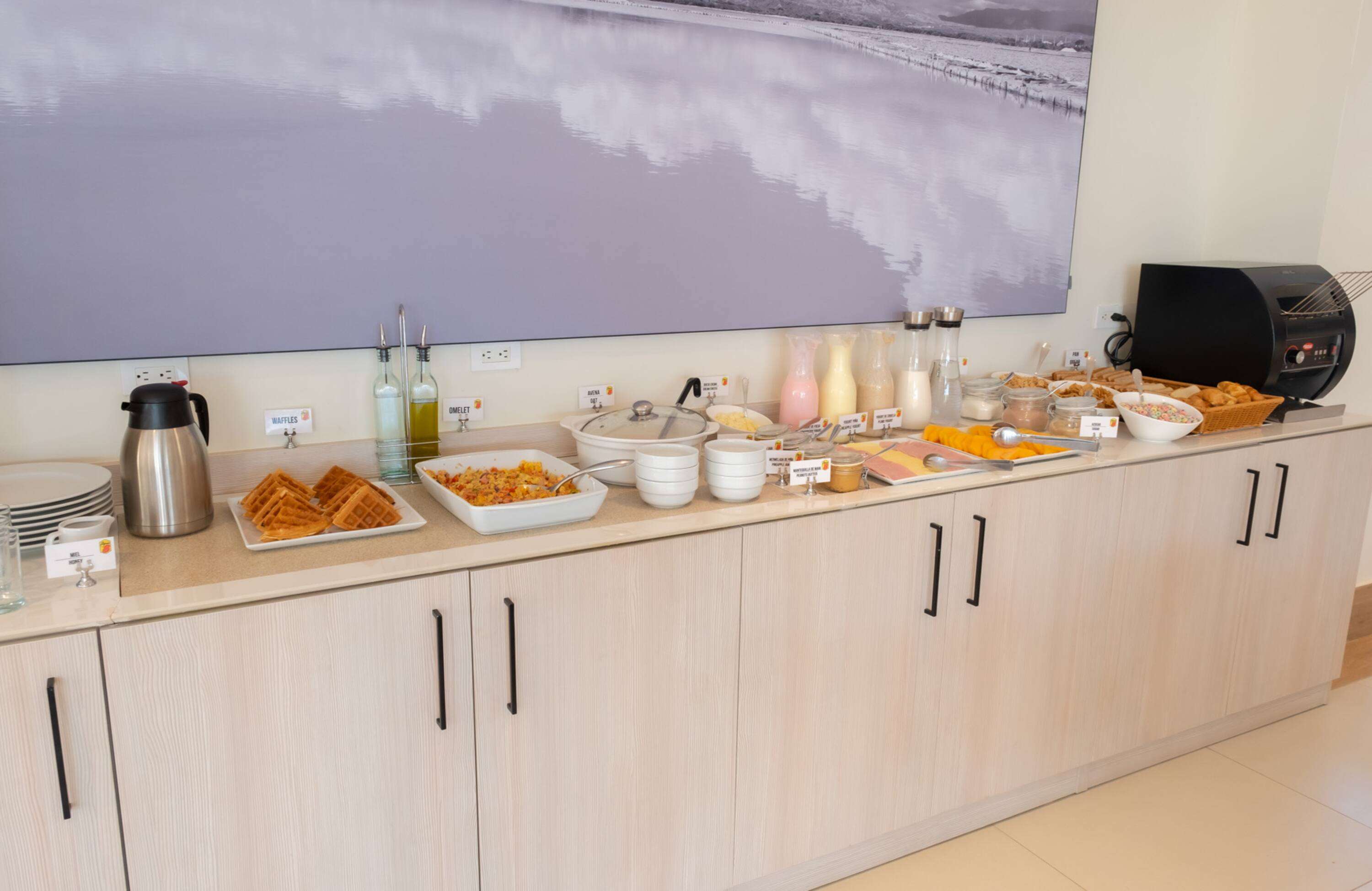 Super 8 by Wyndham Manzanillo