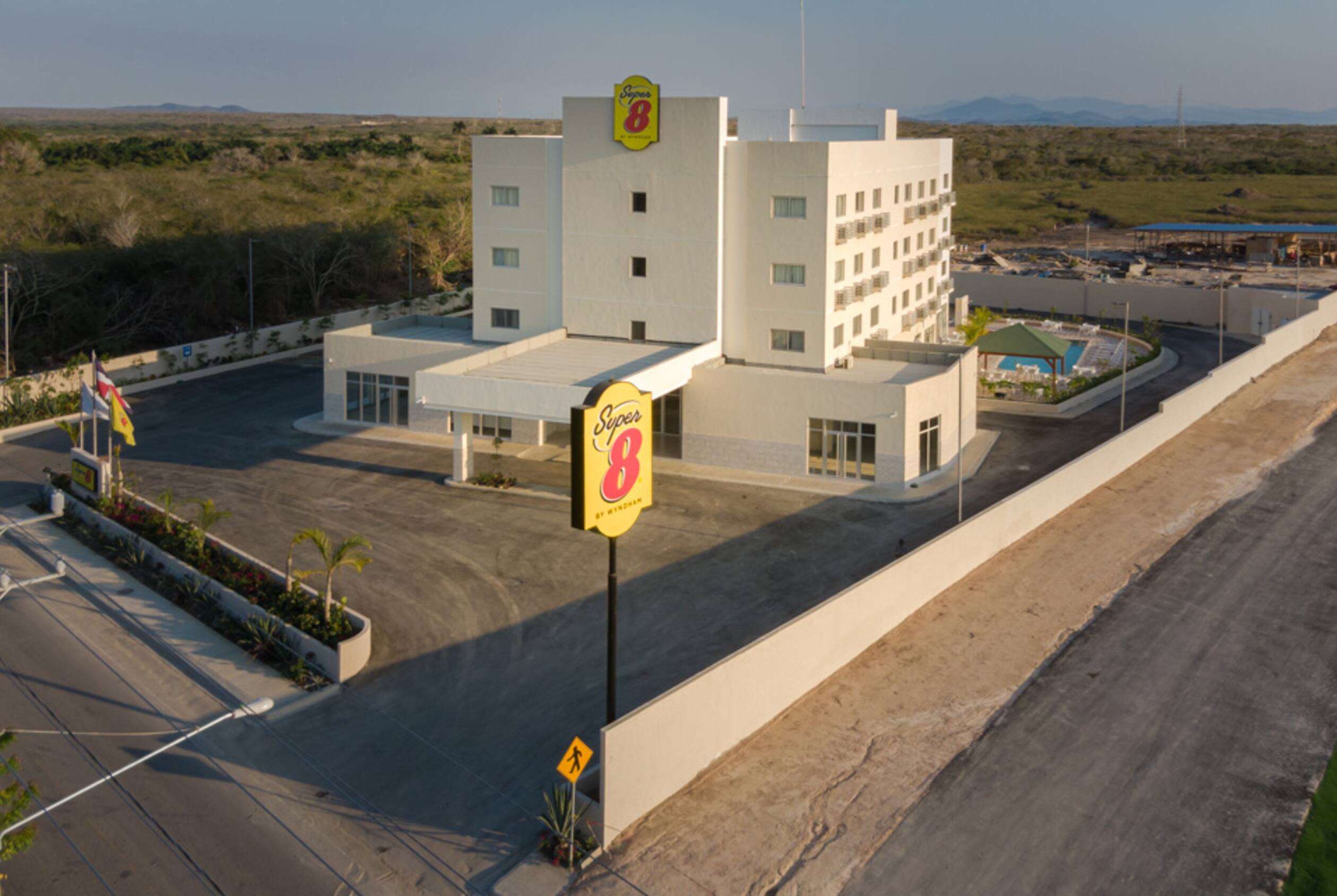 Super 8 by Wyndham Manzanillo