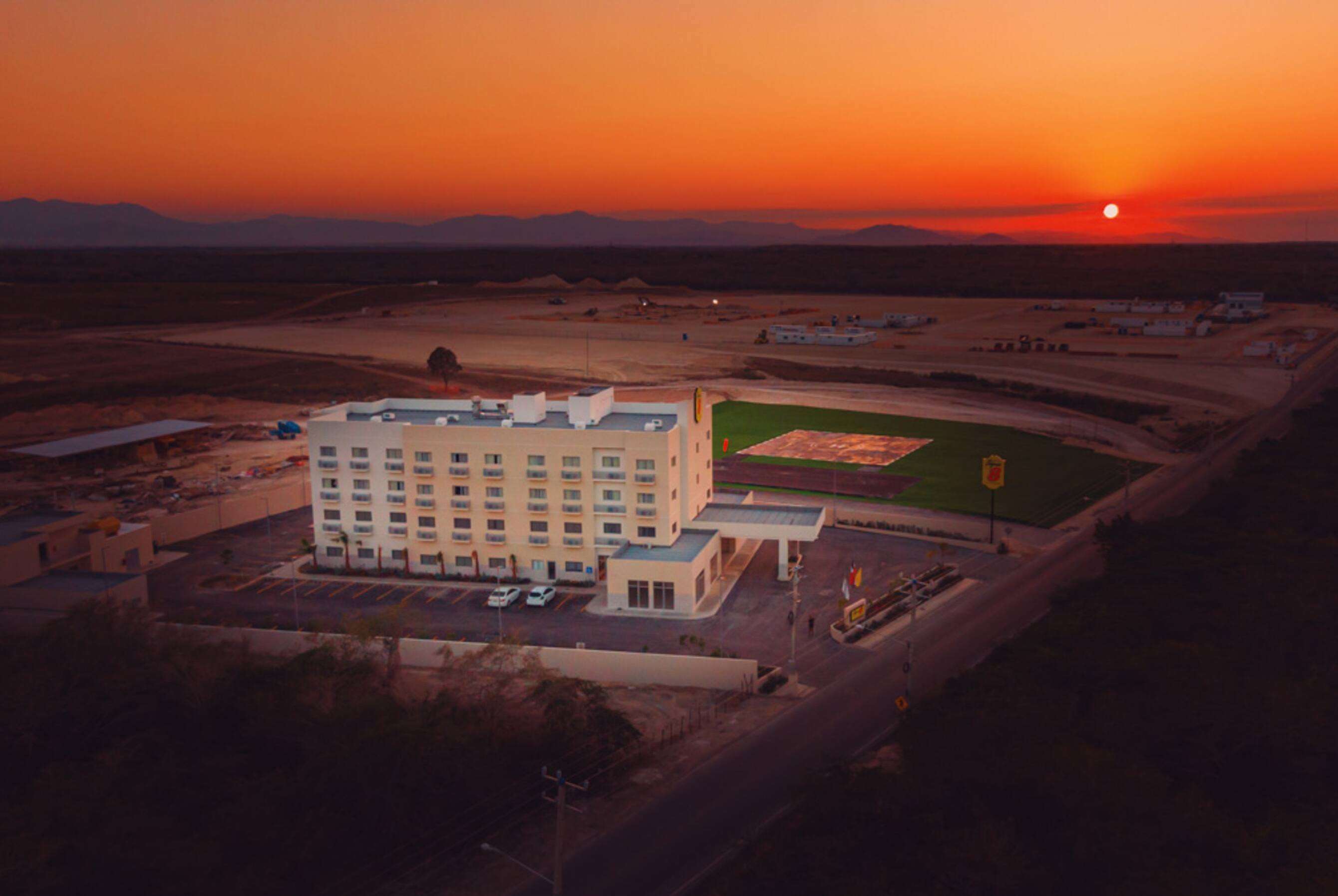 Super 8 by Wyndham Manzanillo