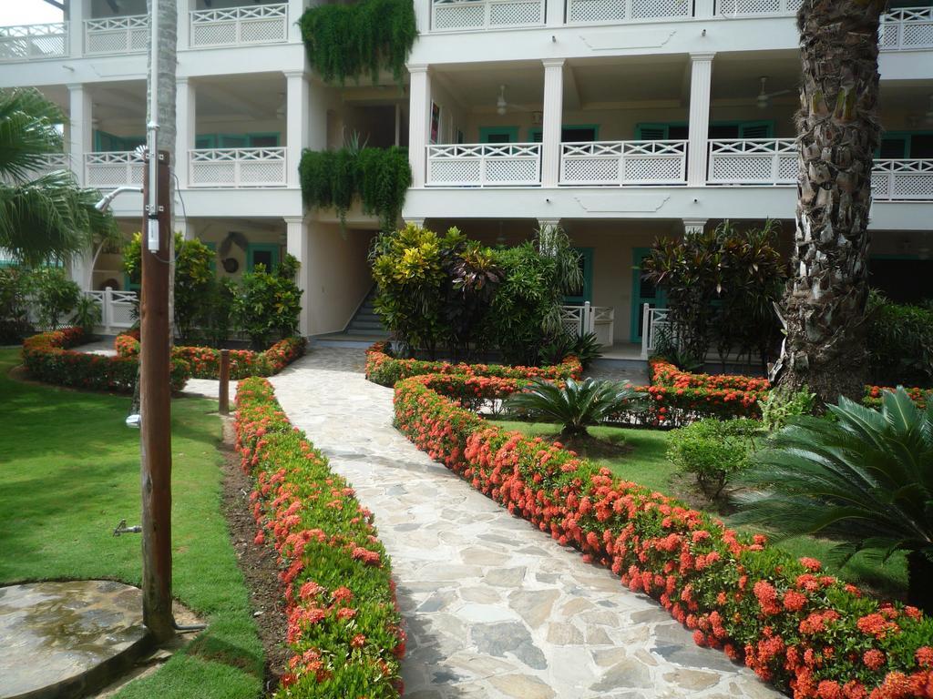 La Dolce Vita Beachfront Hotel