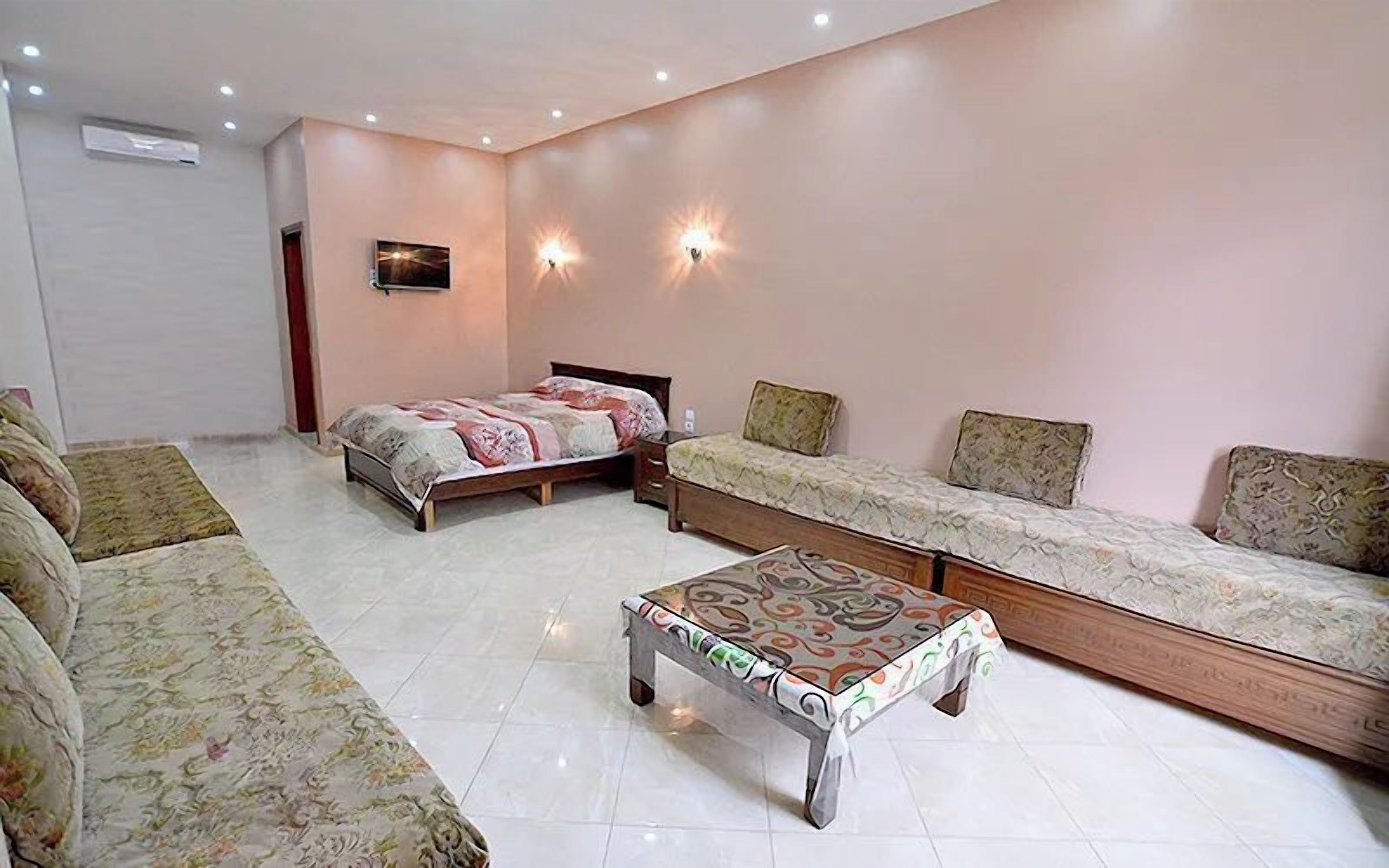 Hotel El Menzah Kazi
