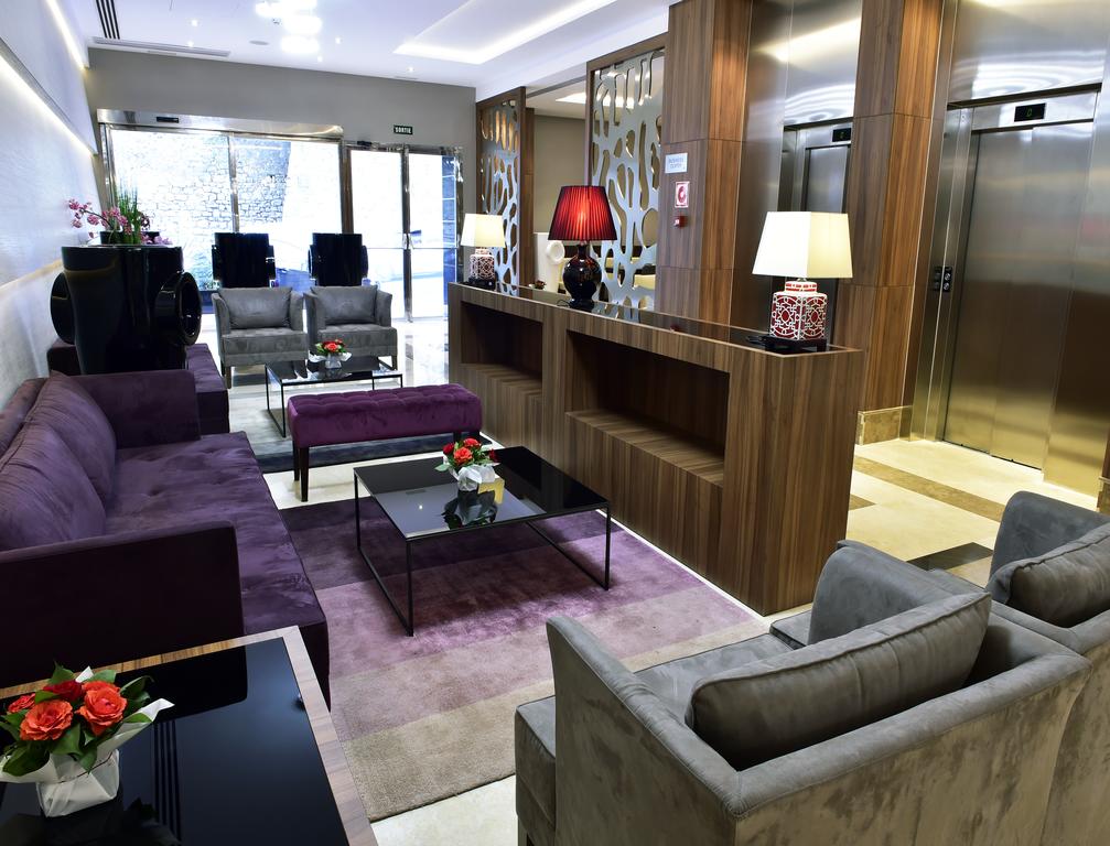 Lamaraz Arts Hotel