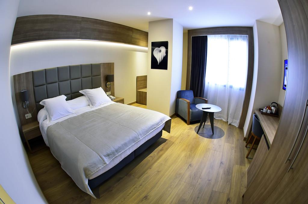 Lamaraz Arts Hotel