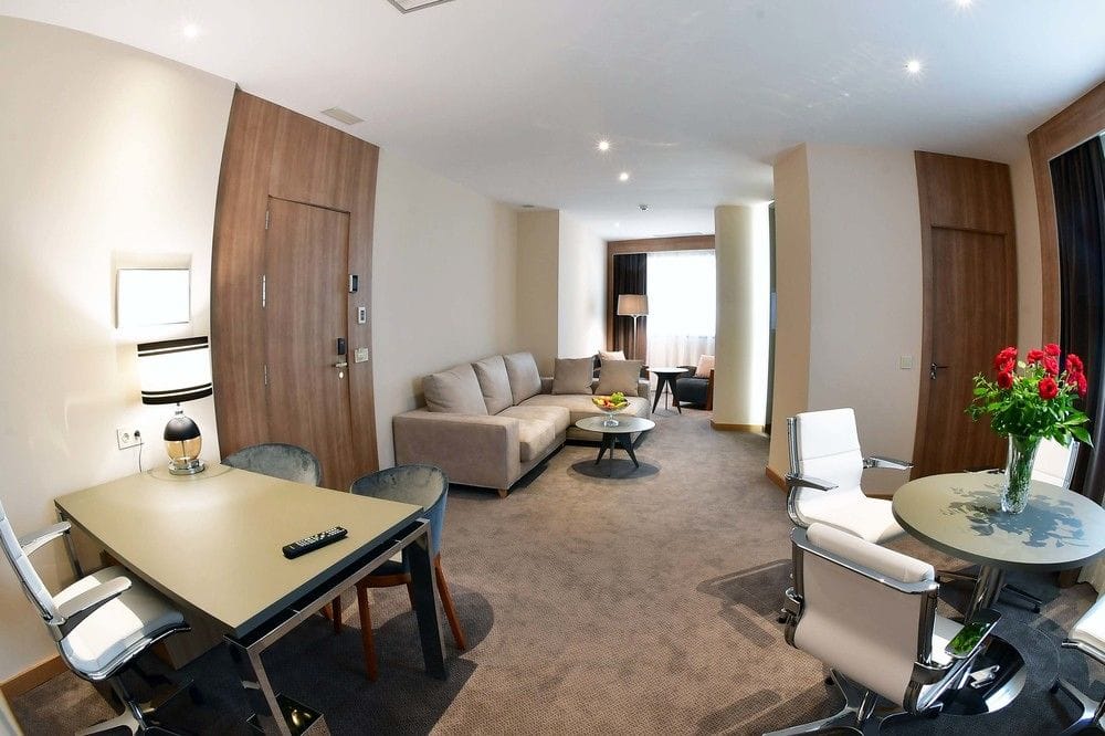 Lamaraz Arts Hotel