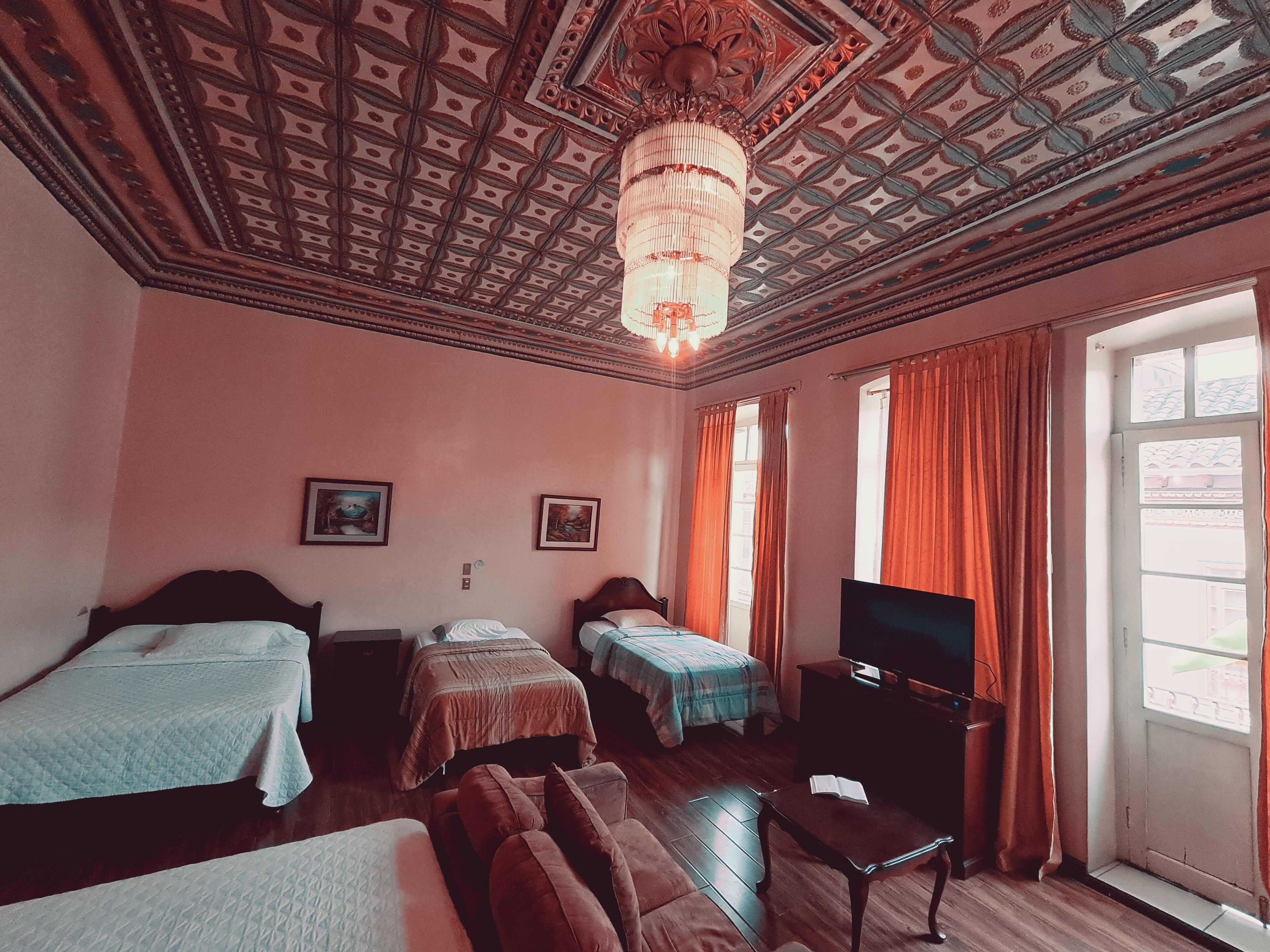 Hotel Chat Noir