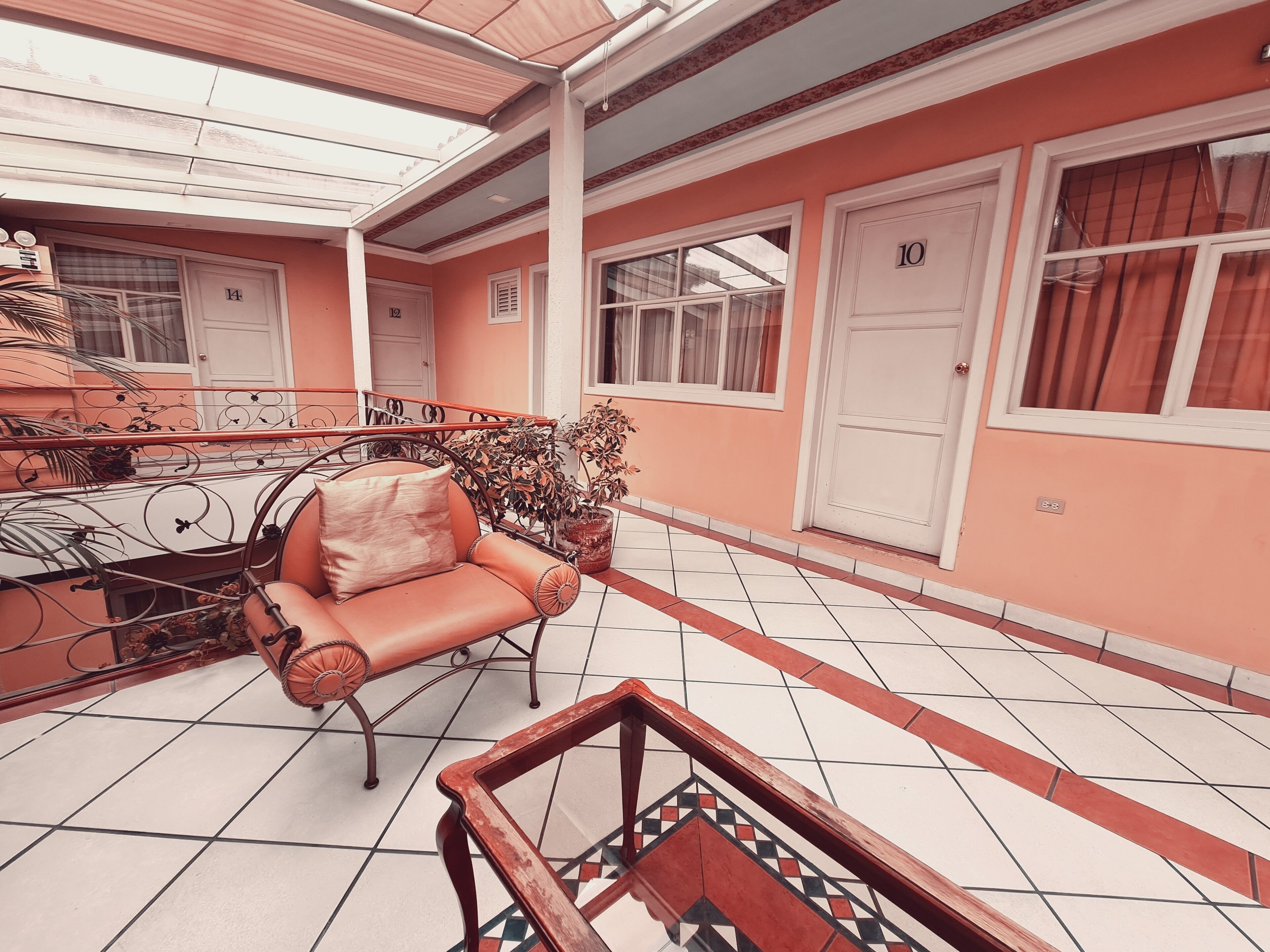 Hotel Chat Noir