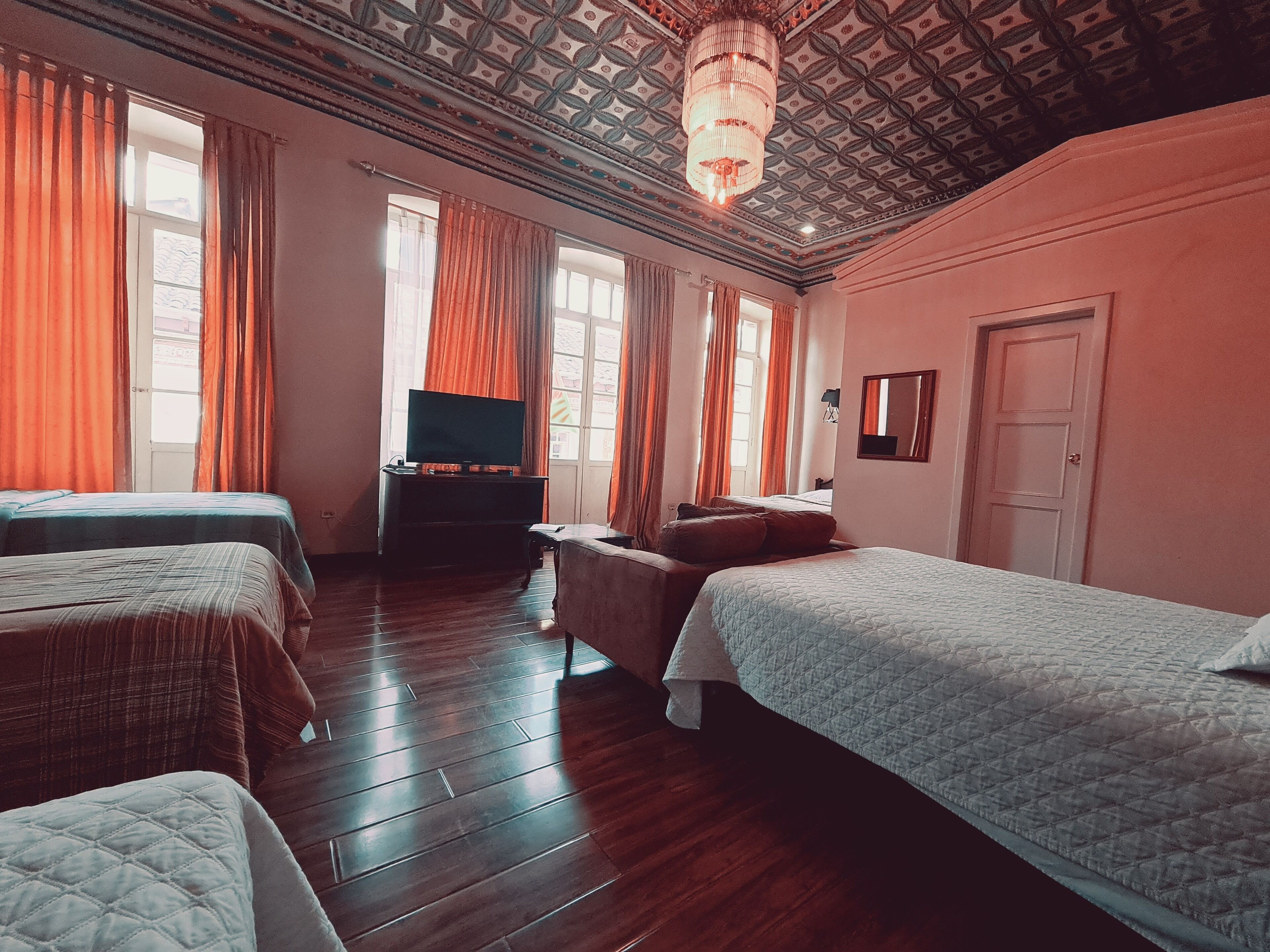 Hotel Chat Noir
