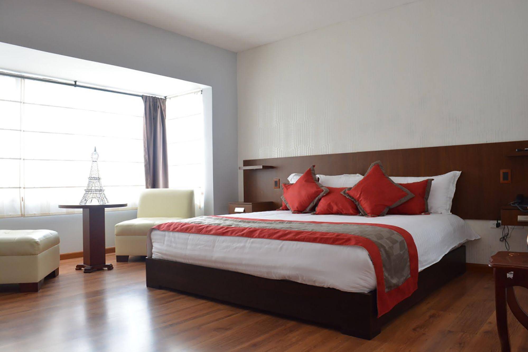 Santiago de Compostella Suites Hotel
