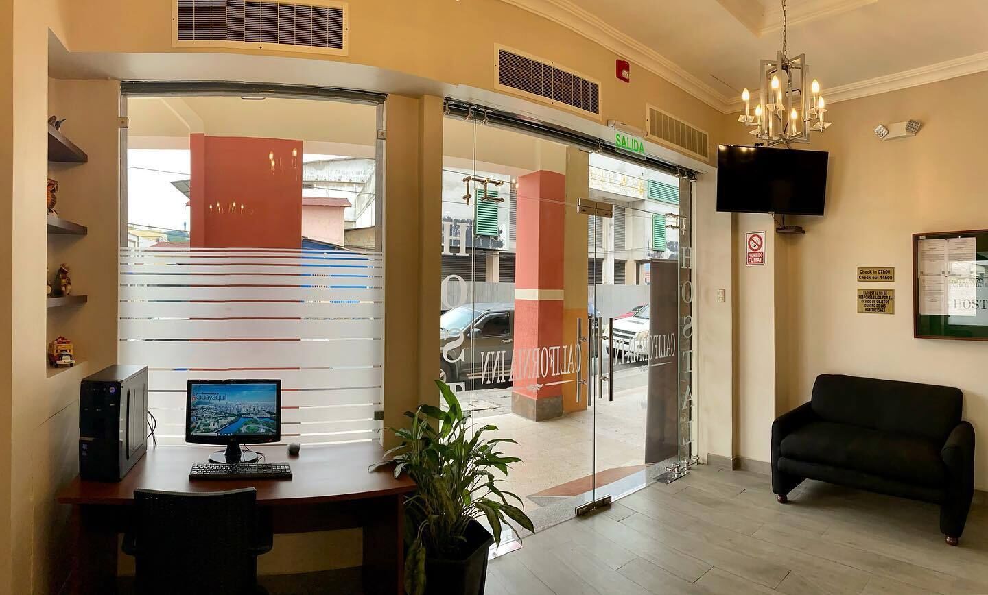 Hostal California Inn