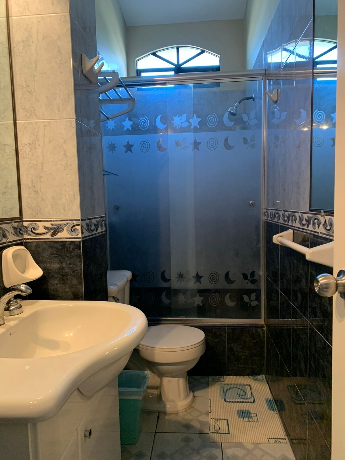 Reef Hostel Manta