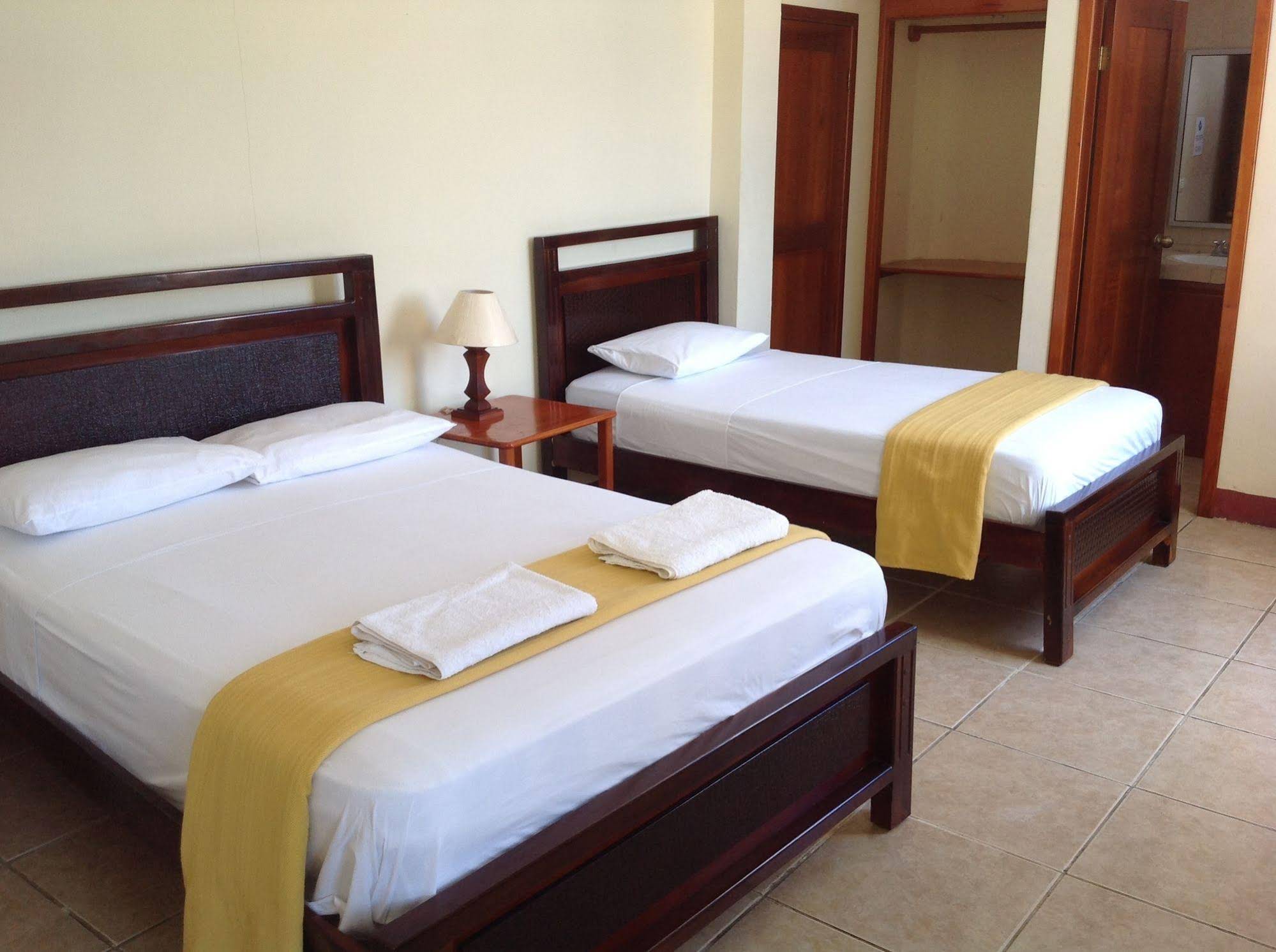 Gloria-Galápagos Inn