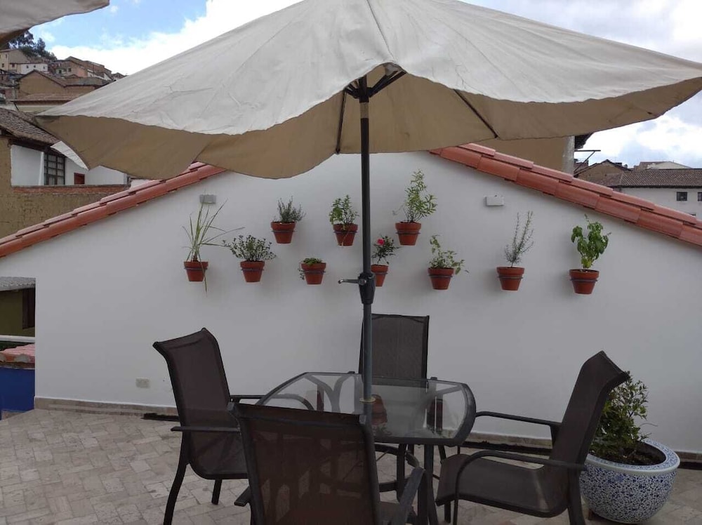 Adamas House Hotel
