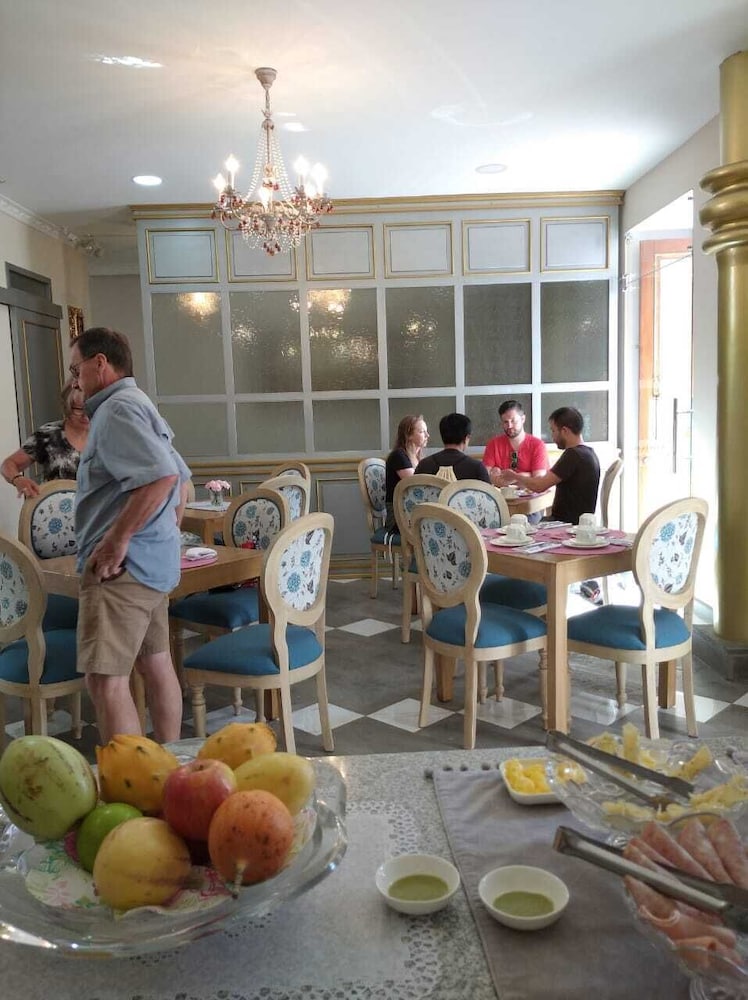 Adamas House Hotel