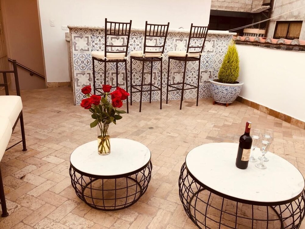 Adamas House Hotel