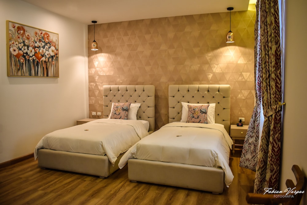 Adamas House Hotel