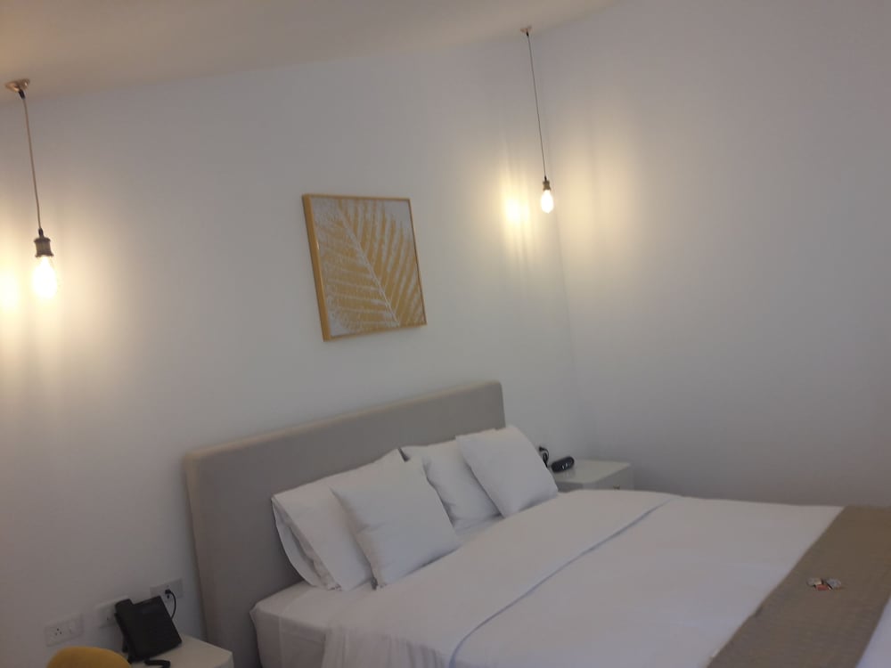 Adamas House Hotel