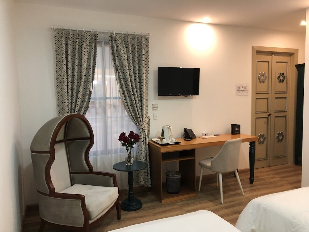 Adamas House Hotel