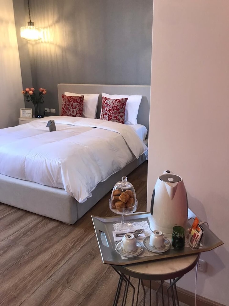 Adamas House Hotel