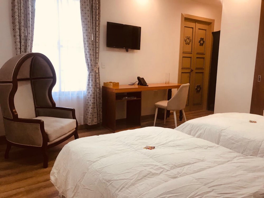 Adamas House Hotel