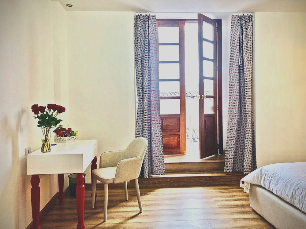 Adamas House Hotel