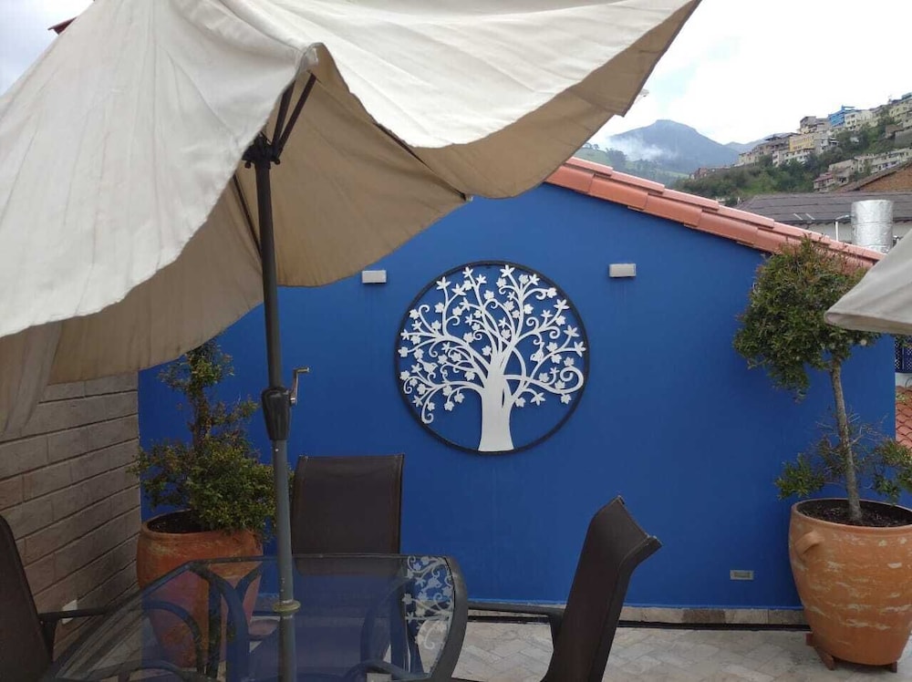 Adamas House Hotel