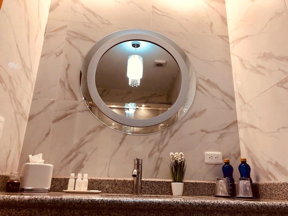 Adamas House Hotel