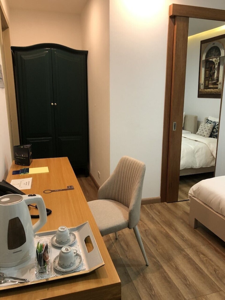 Adamas House Hotel