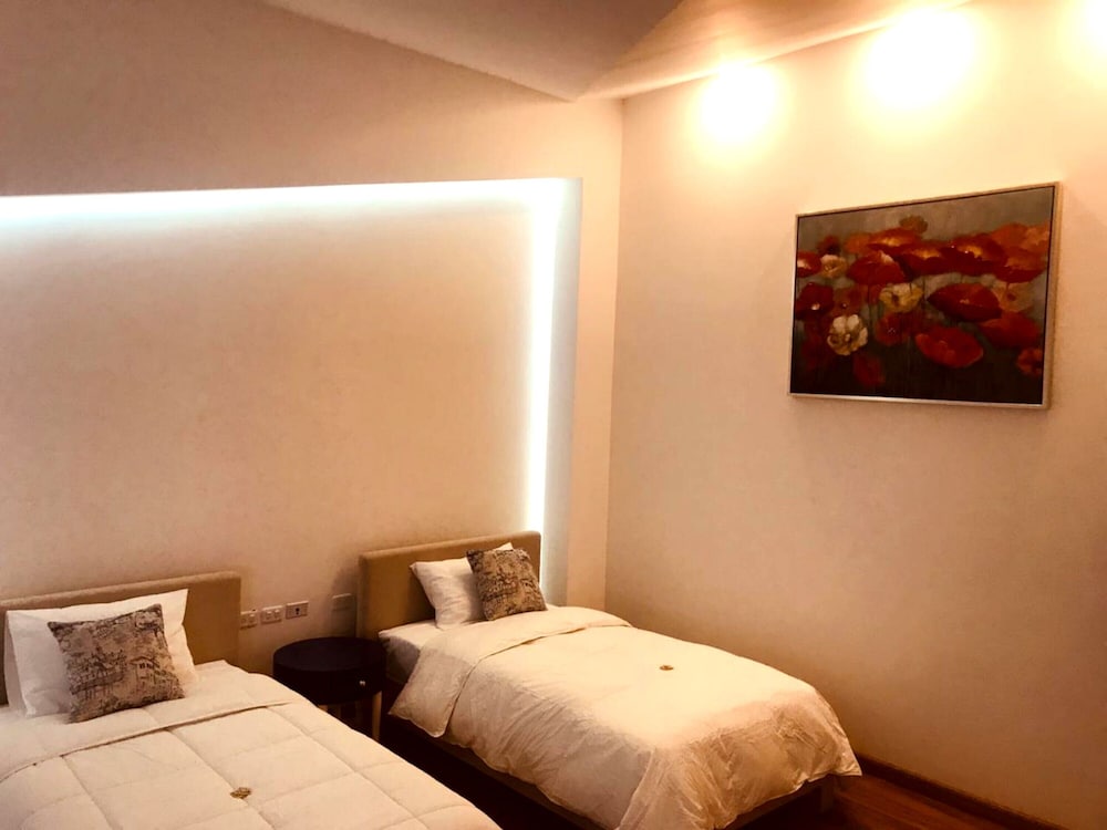 Adamas House Hotel