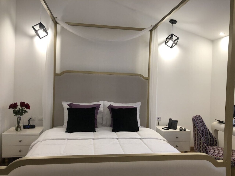 Adamas House Hotel