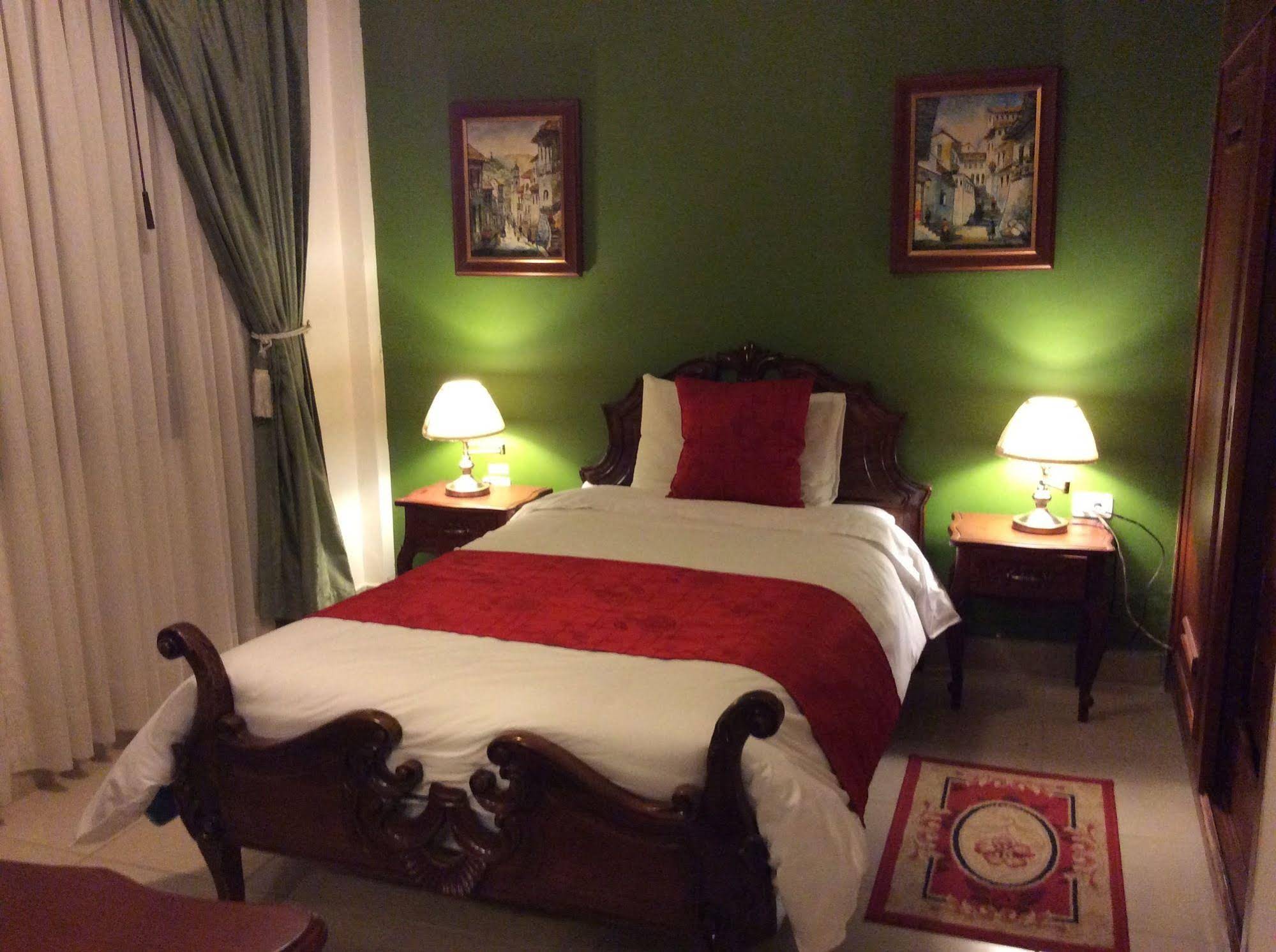 Hostal Mitad del Mundo