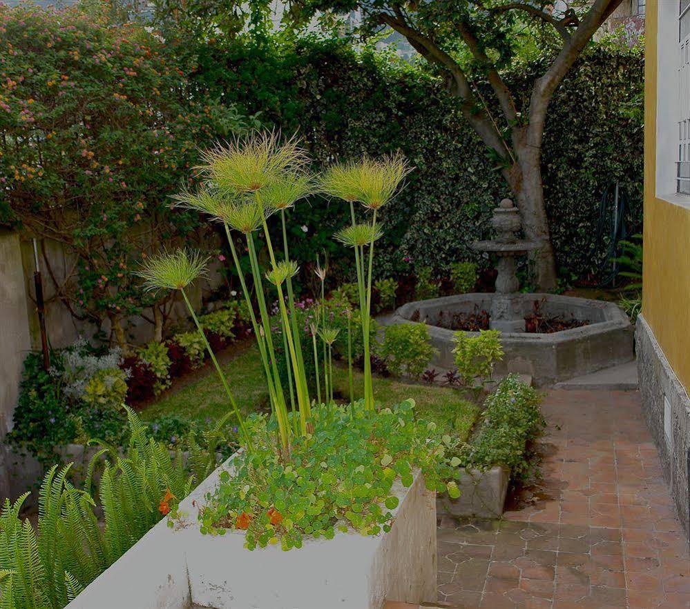 La Casa Amarilla
