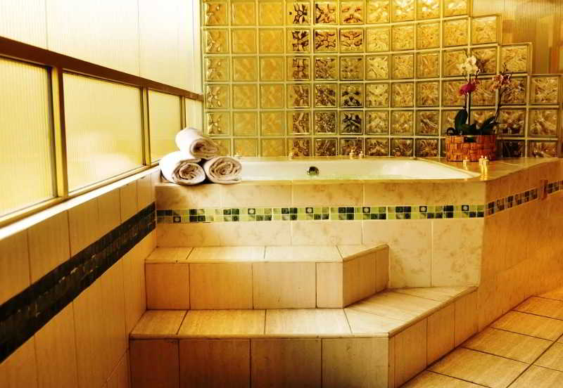 La Colina Suites