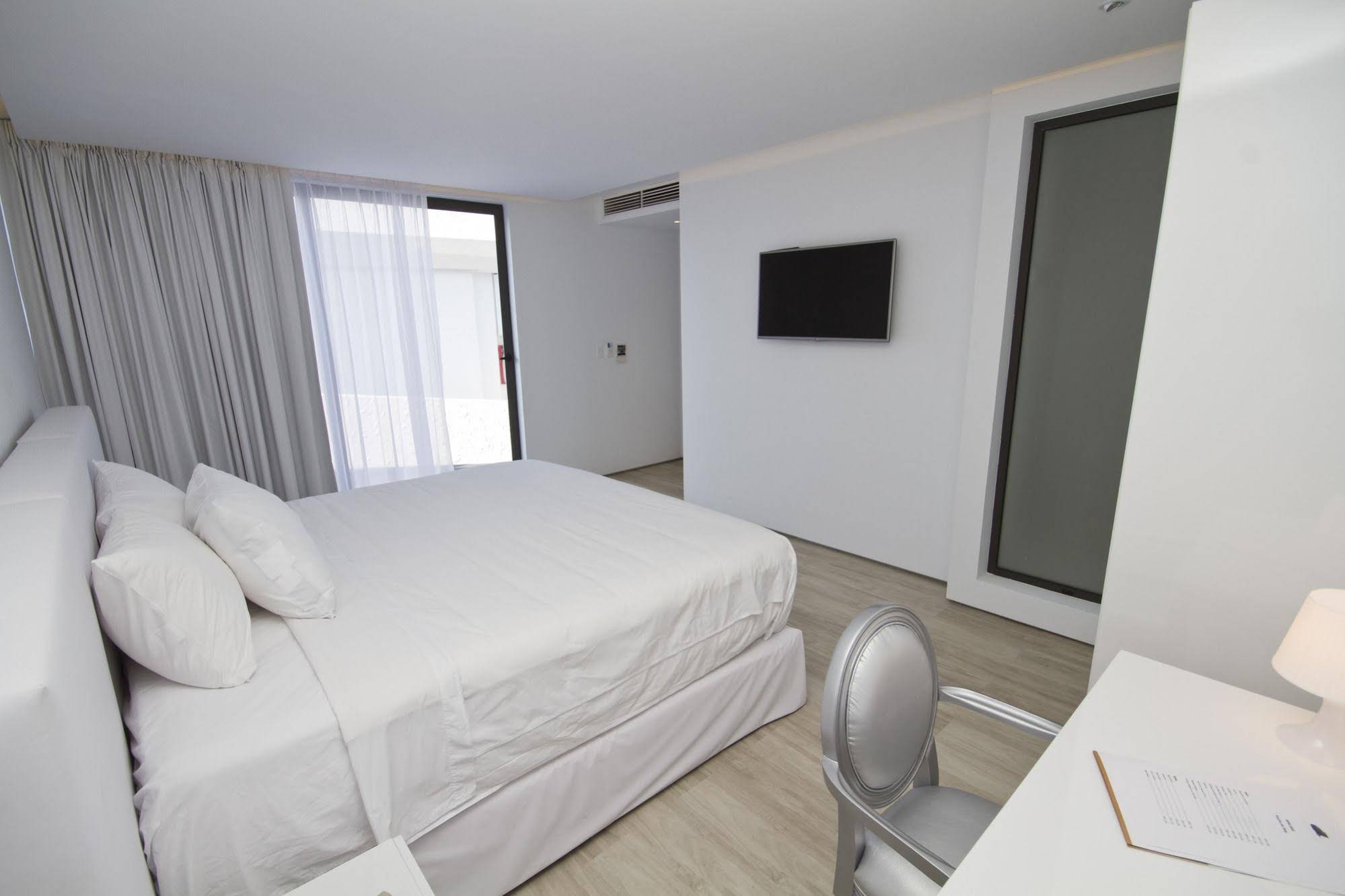 Golden Bay Hotel & Spa