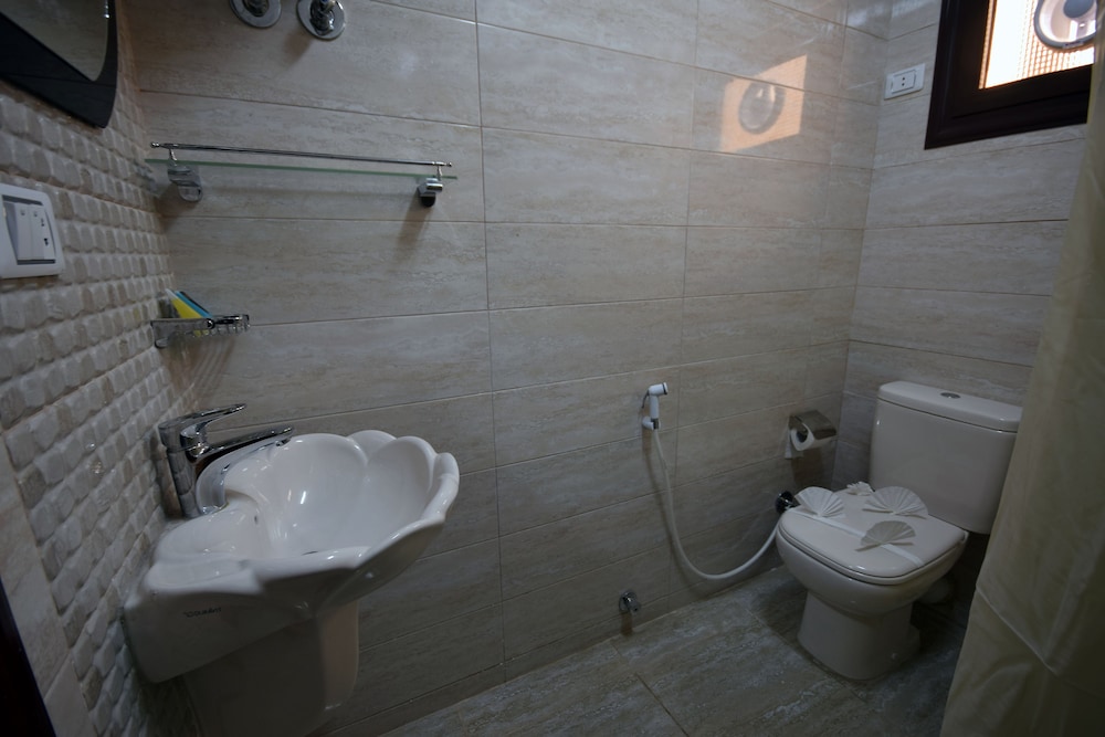 Amin Hotel