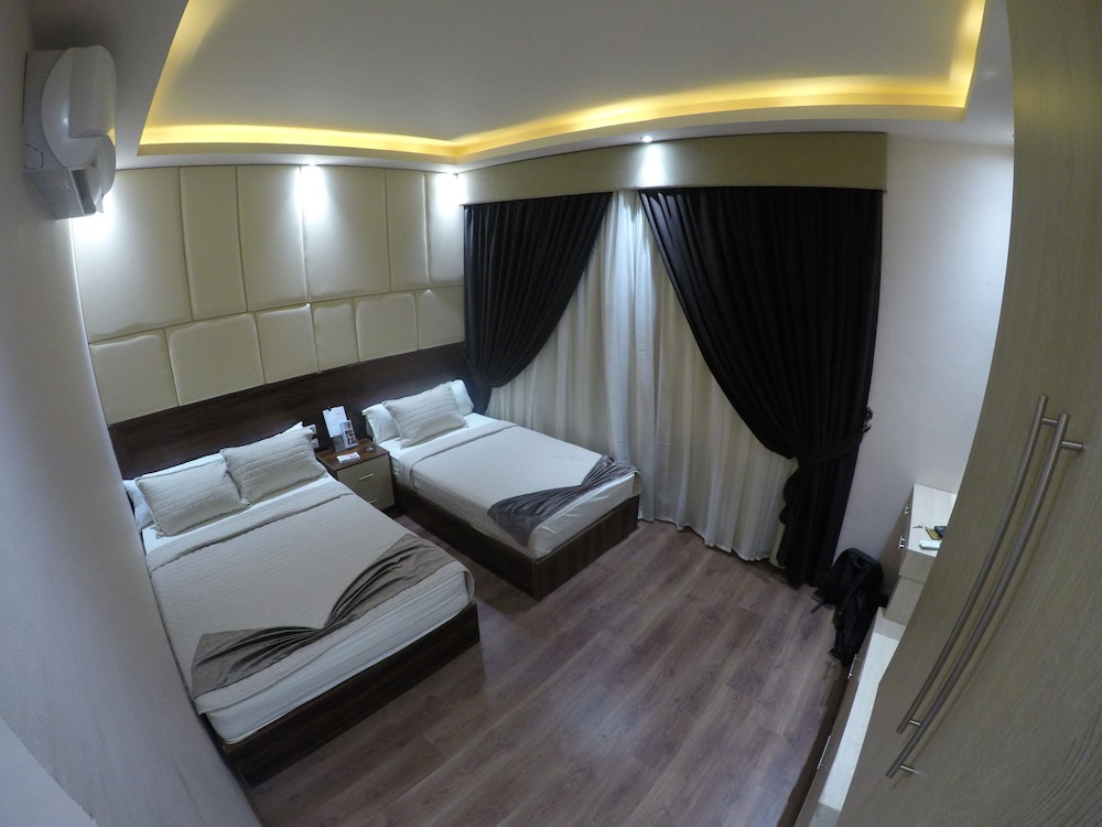 City Hotel