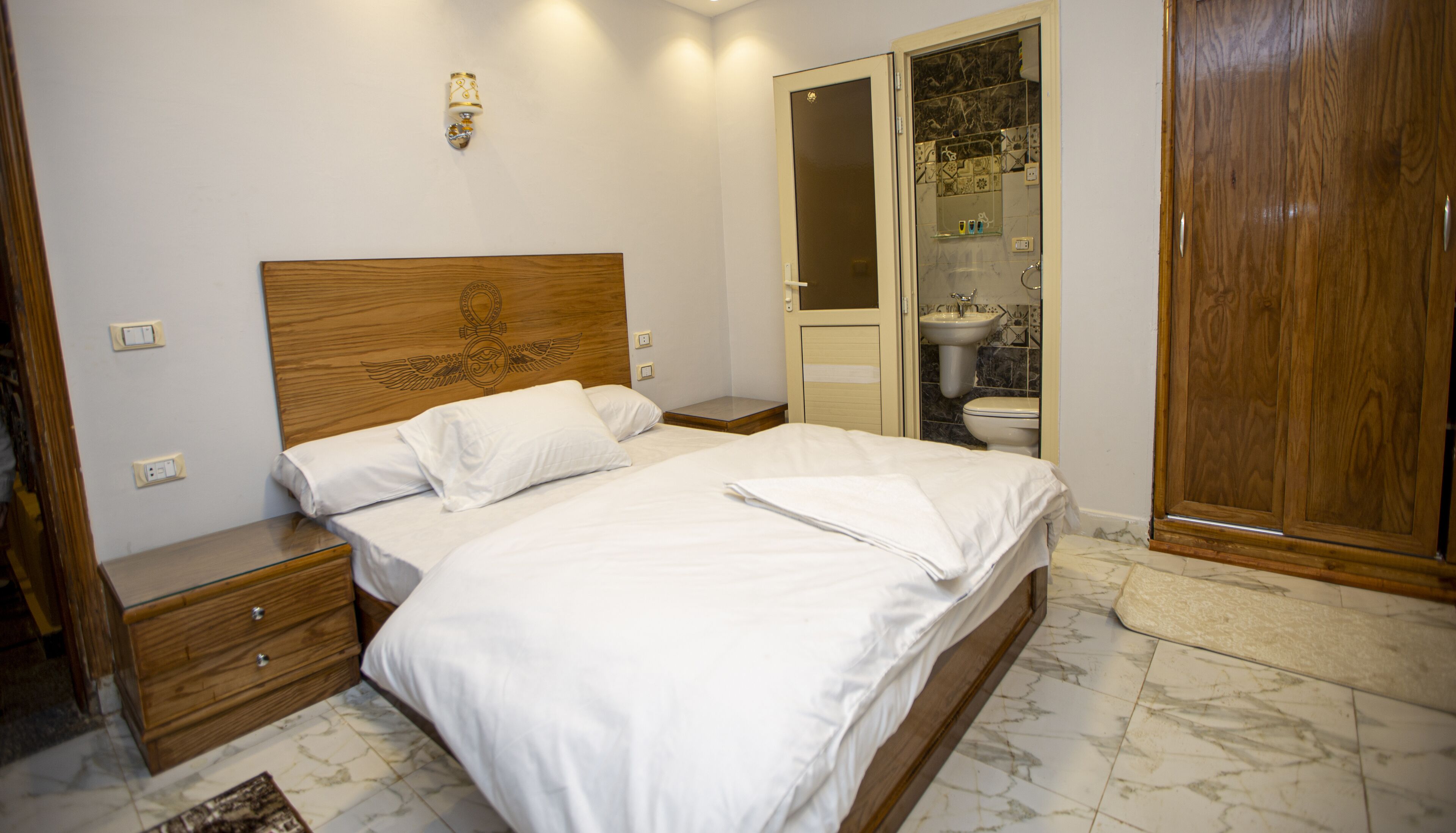 Life Pyramids Inn