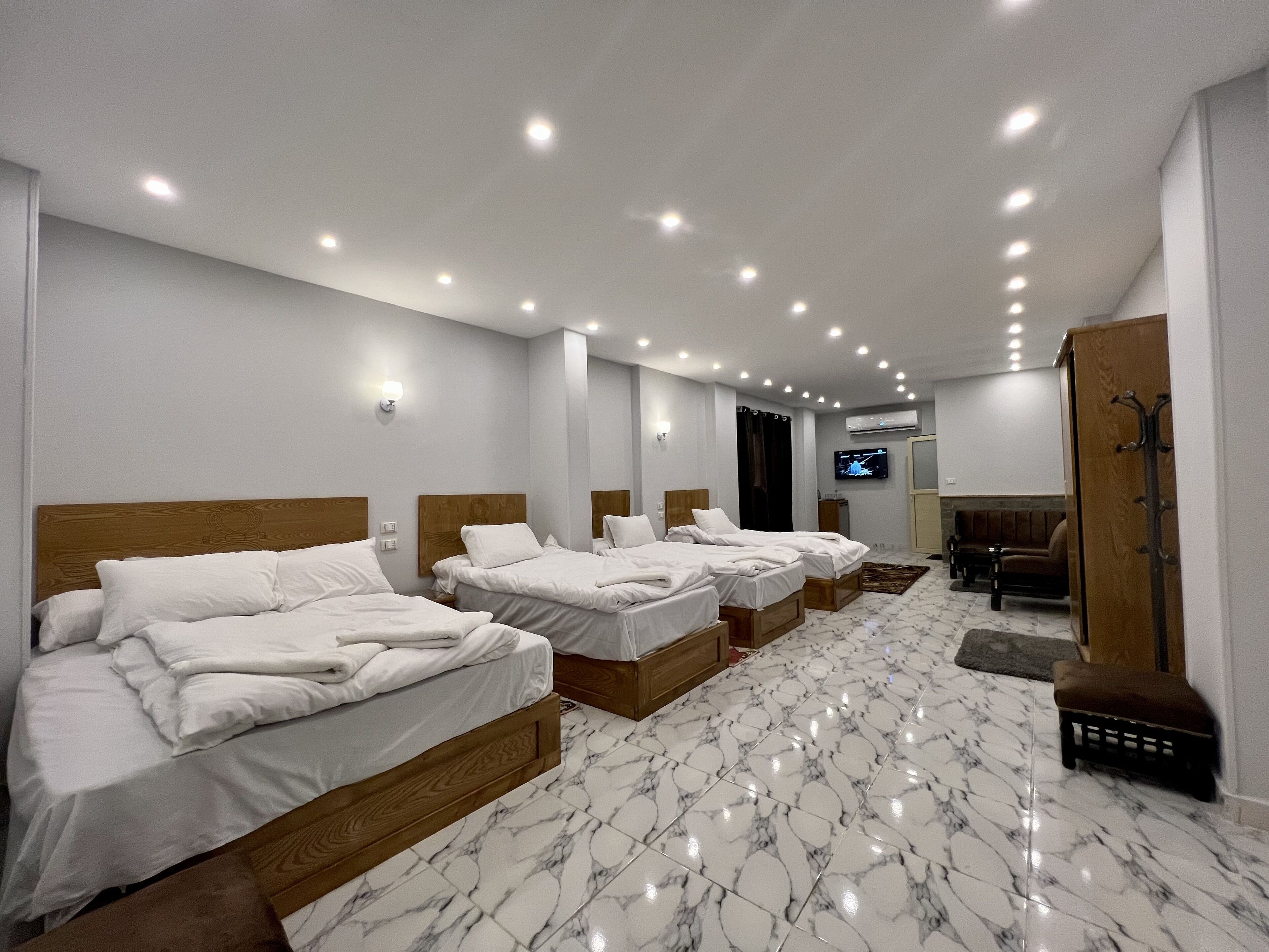 Life Pyramids Inn
